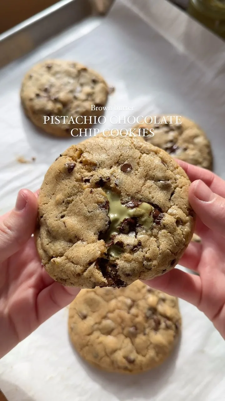 pistachio-chocolate-chip-cookies