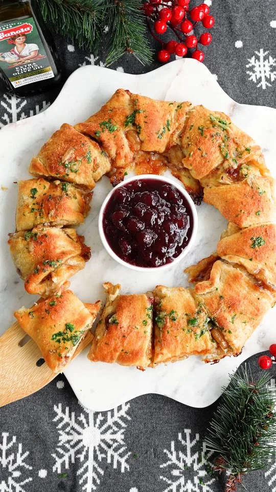 brie-and-garlic-confit-crescent-ring