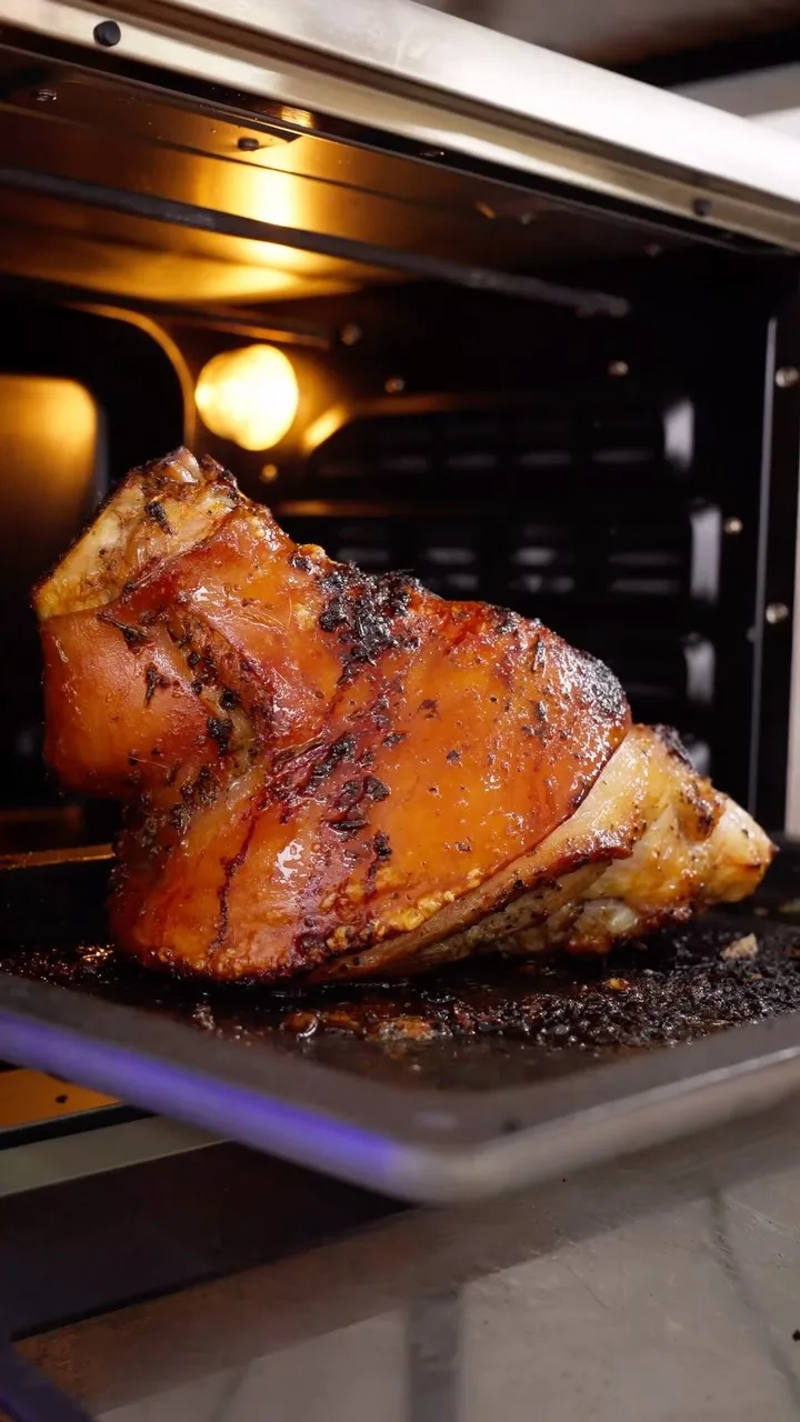 pernil-al-horno-y-ensalada-navidena-roasted-pork-leg-and-christmas-salad