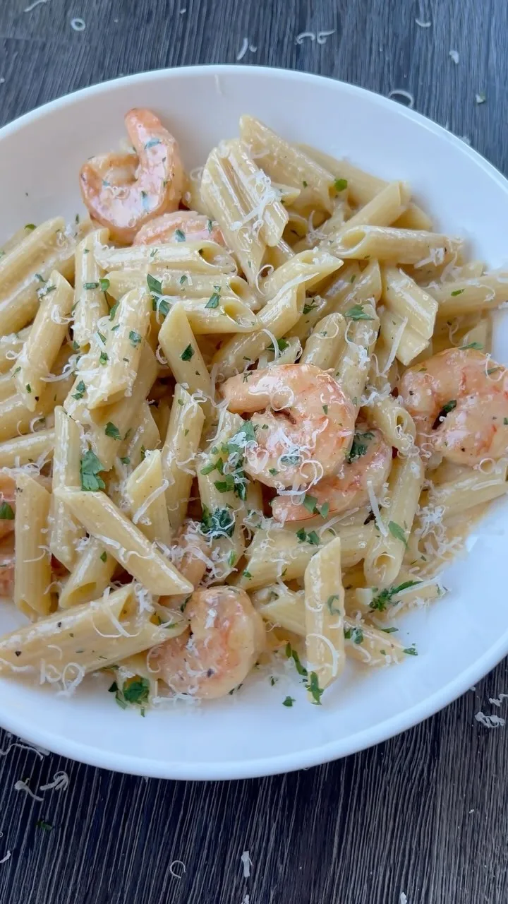 garlic-cream-pasta-with-shrimp