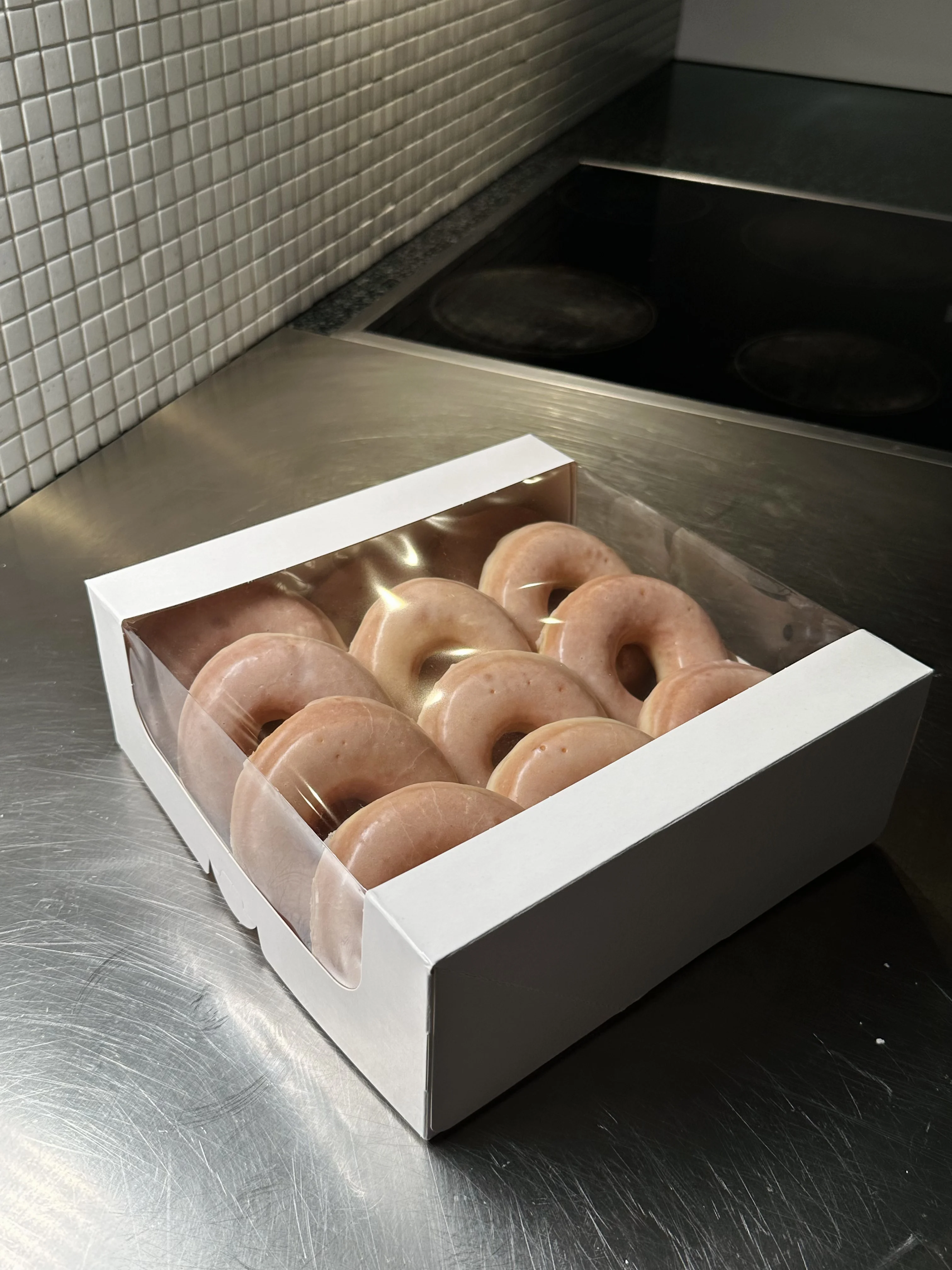 classic-dozen-glazed-doughnuts