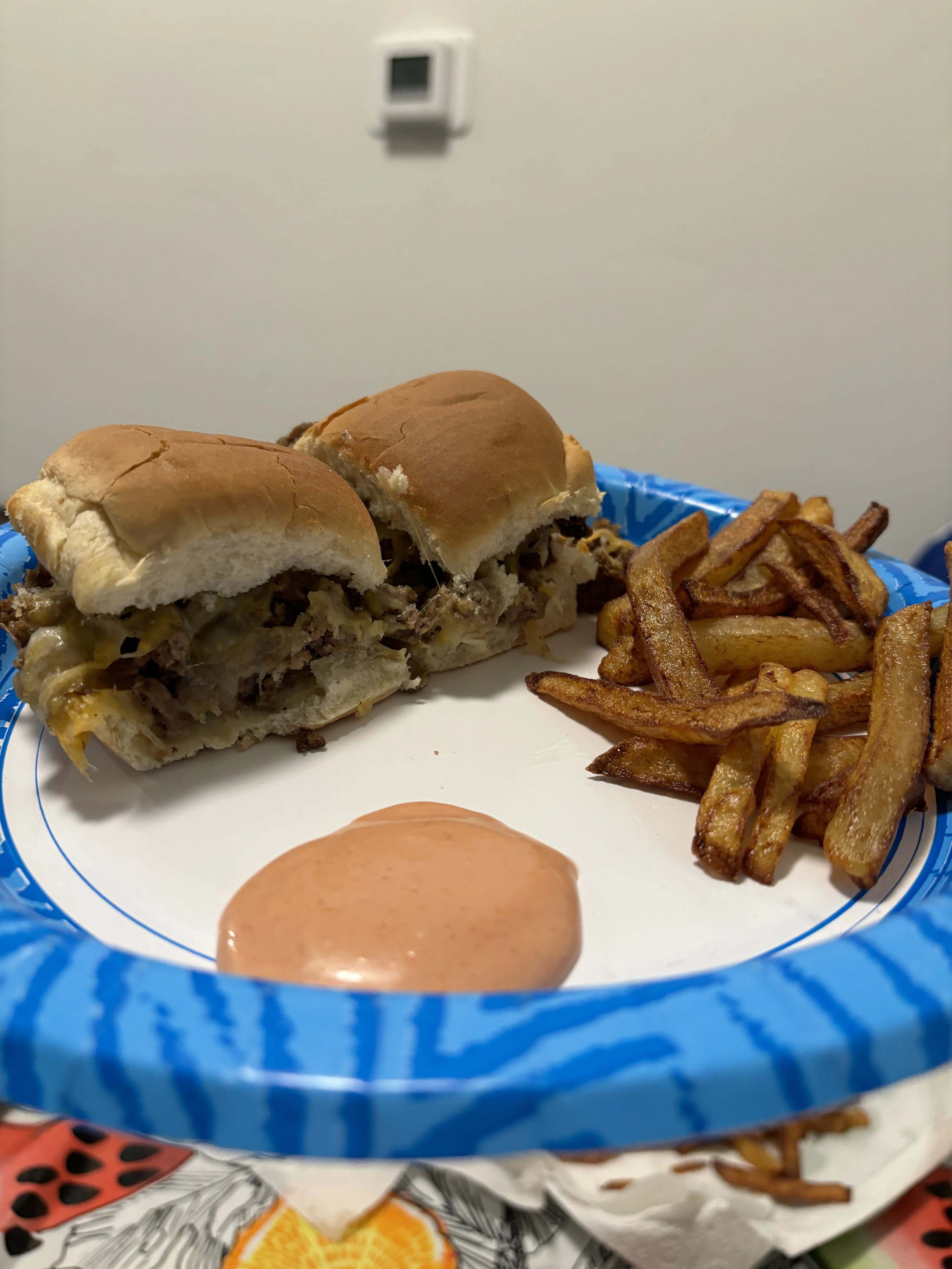 cheeseburger-sliders-on-sweet-hawaiian-rolls-with-crispy-fries