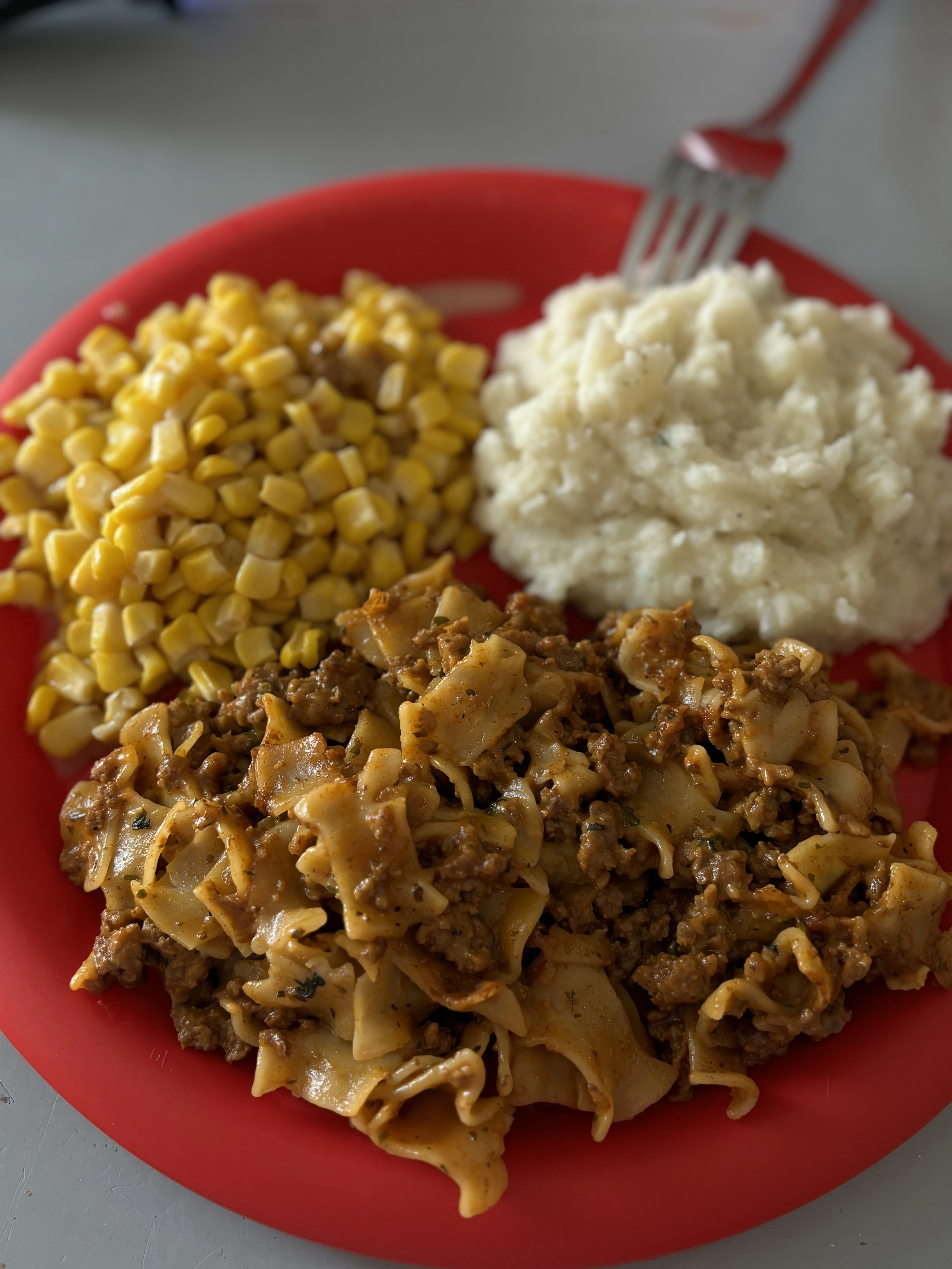 hamburger-helper-lasagna-and-mashed-potatoes-with-corn