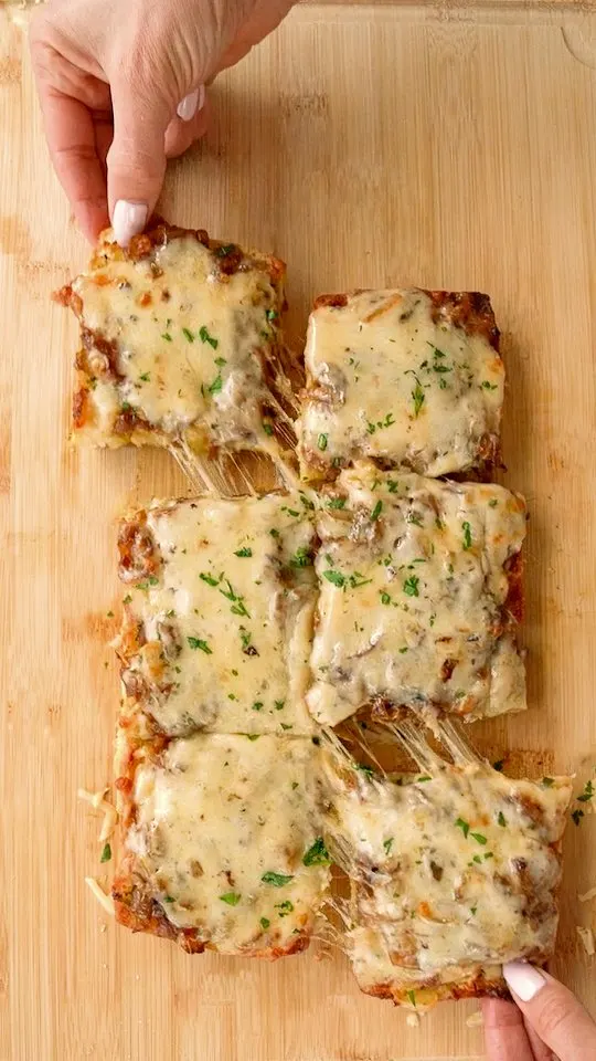 caramelized-onion-cheesy-garlic-bread