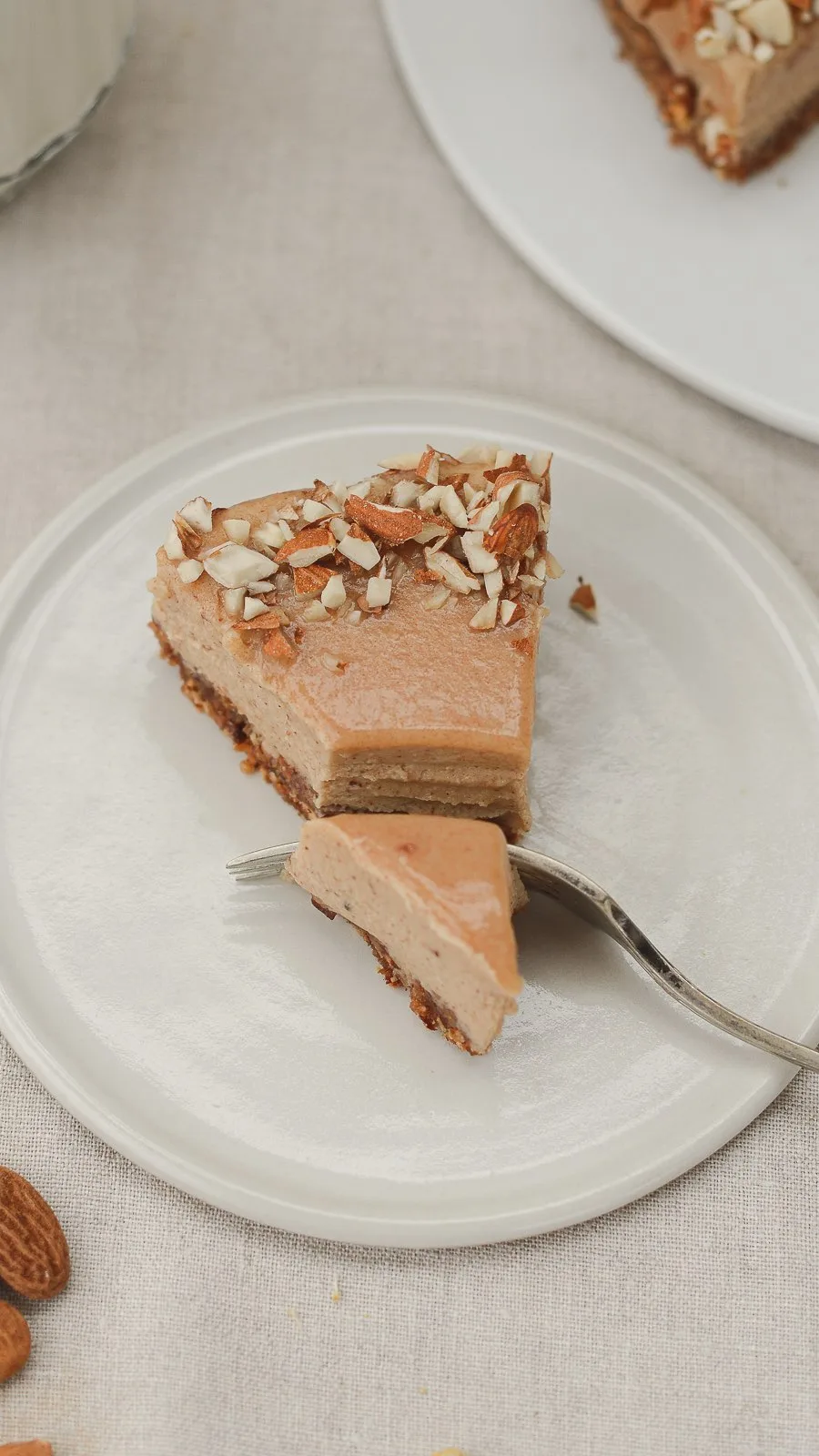 vegan-almond-praline-cheesecake