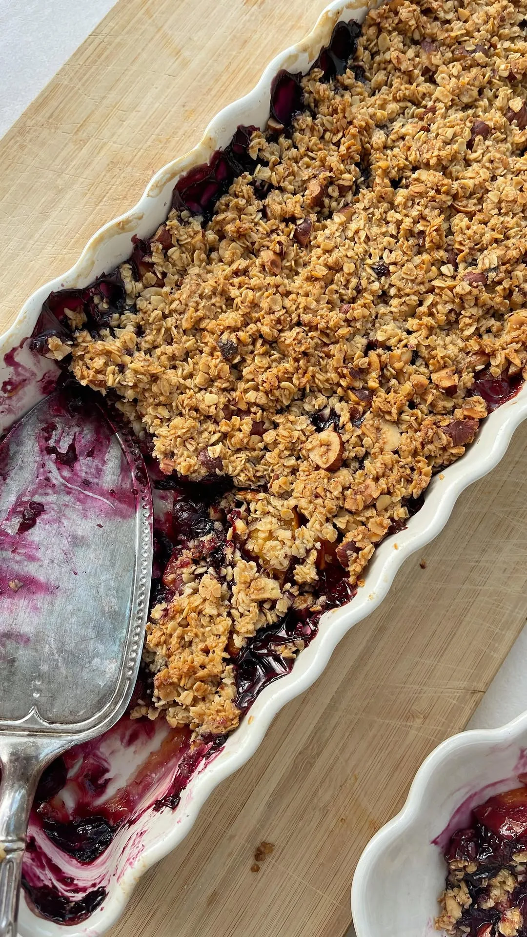 blueberry-and-peach-crumble