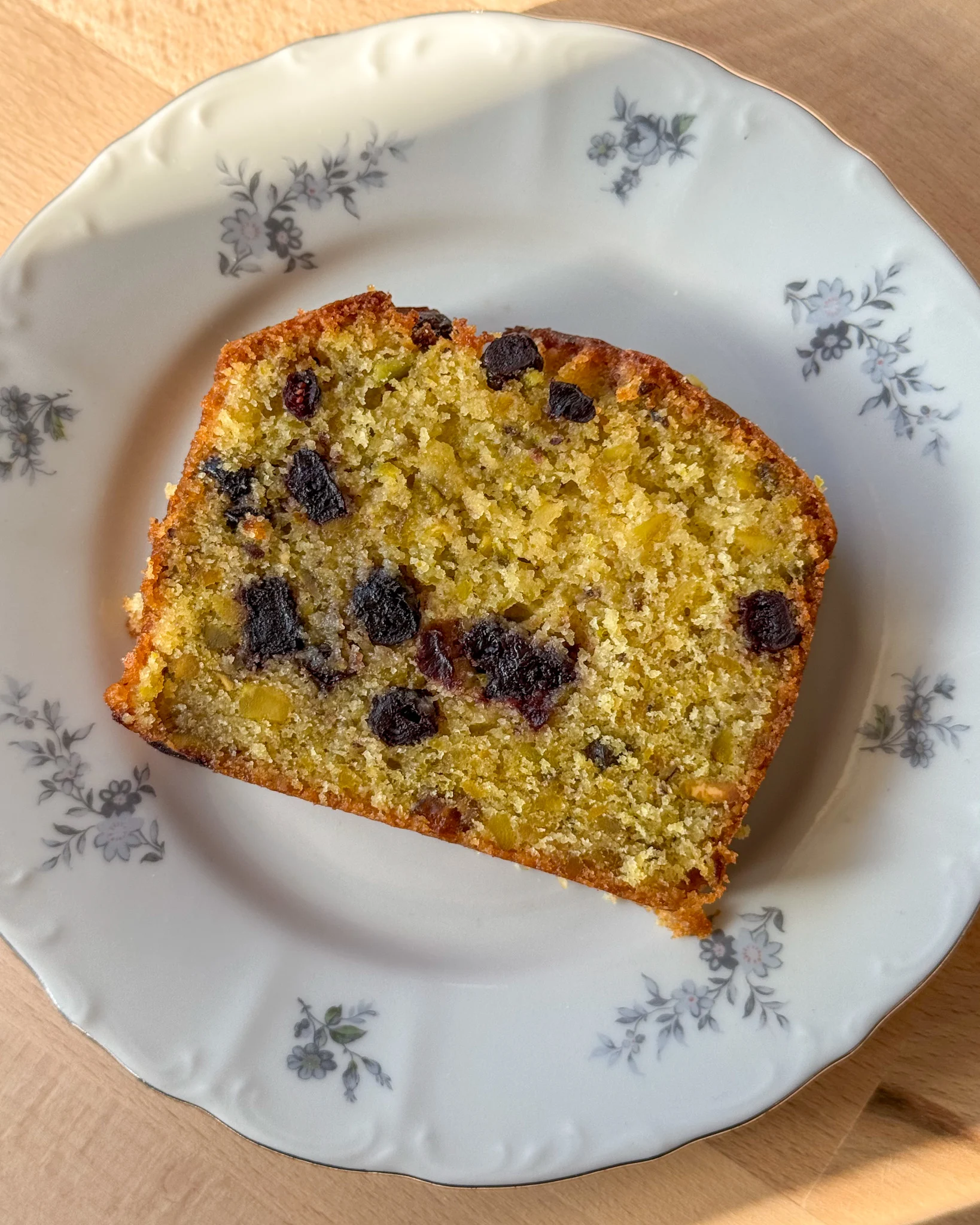 pistachio-blueberry-lemon-cake