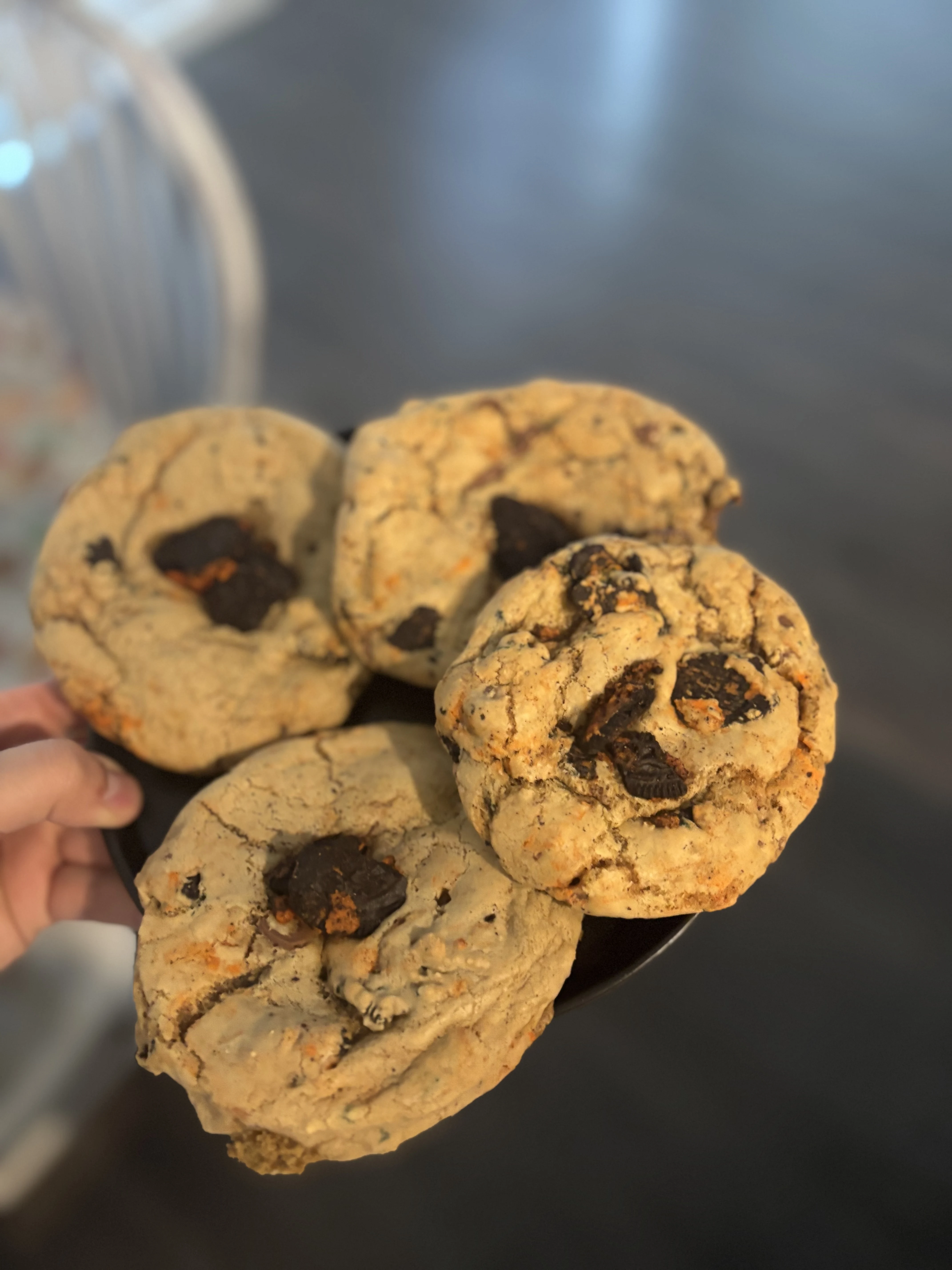 spooky-halloween-chocolate-chip-cookies-with-oreo-crunch