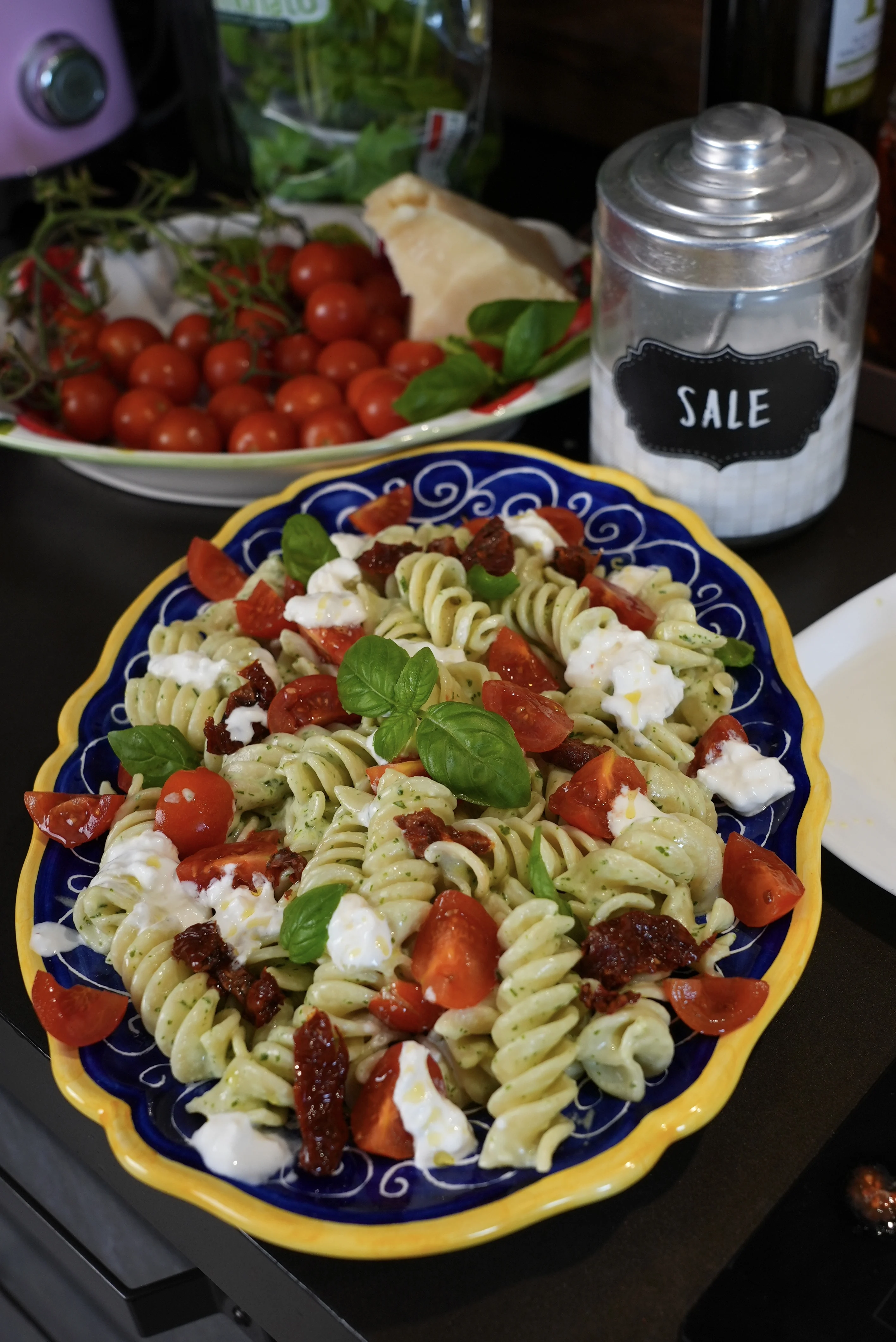fusilloni-pasta-salad-in-basil-burrata-sauce