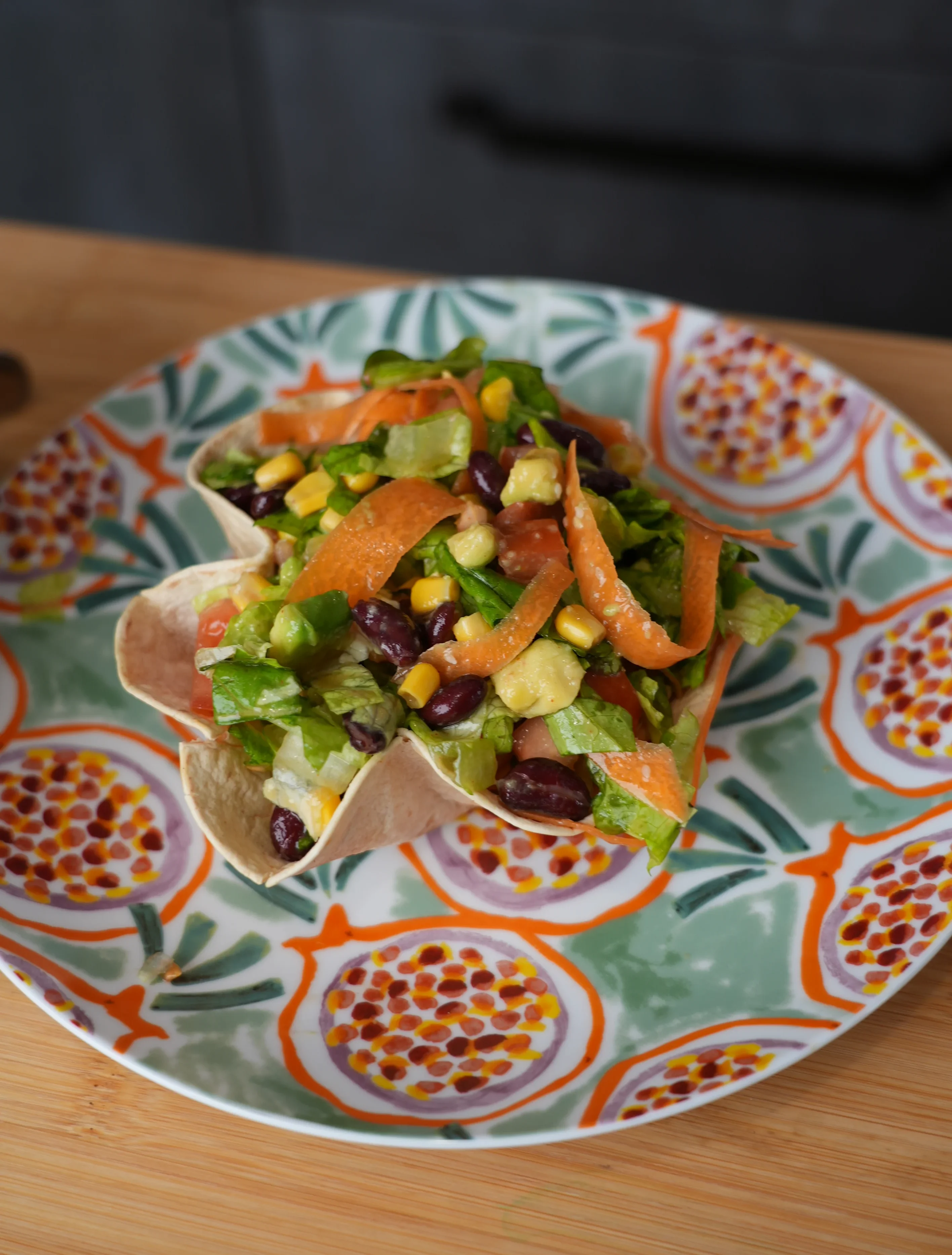 tortilla-bowl-salad