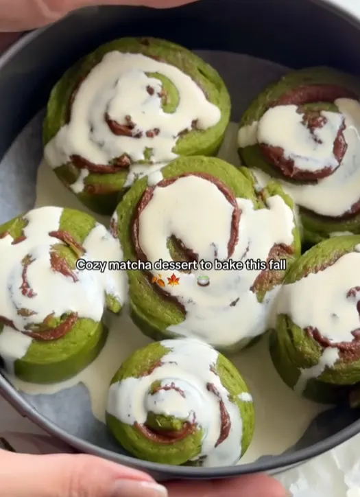 matcha-cinnamon-roll