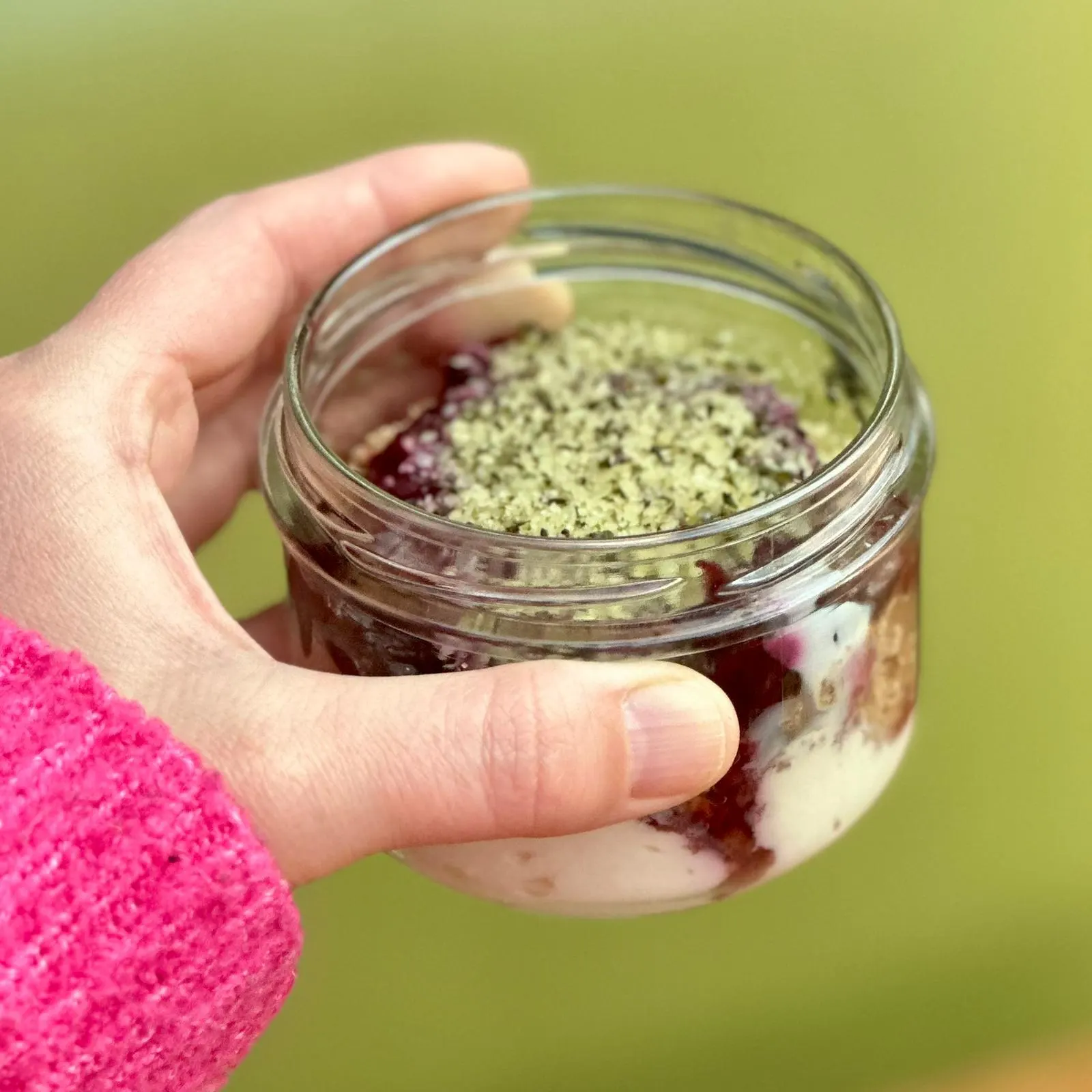 cherry-and-hemp-brekkie-pot