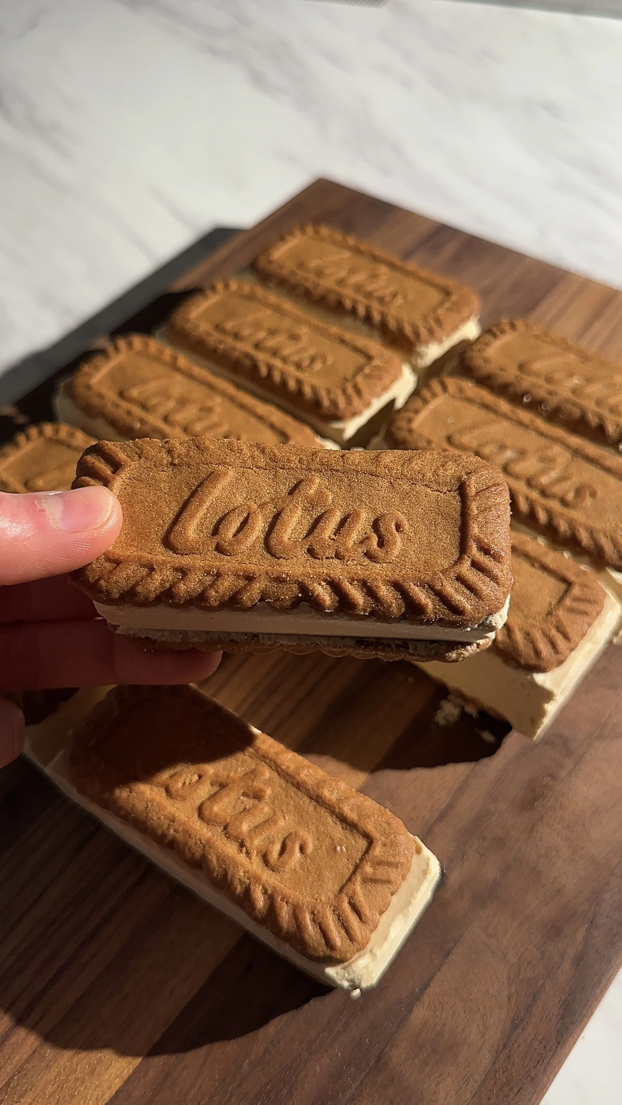 biscoff-cheesecake-sandwiches