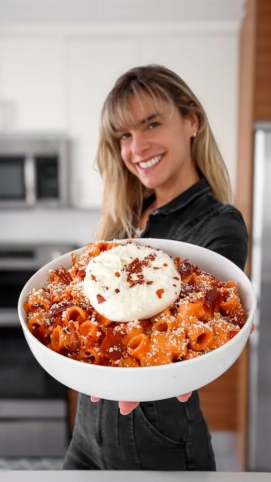 creamy-pink-sauce-pasta-with-crispy-prosciutto-and-burrata