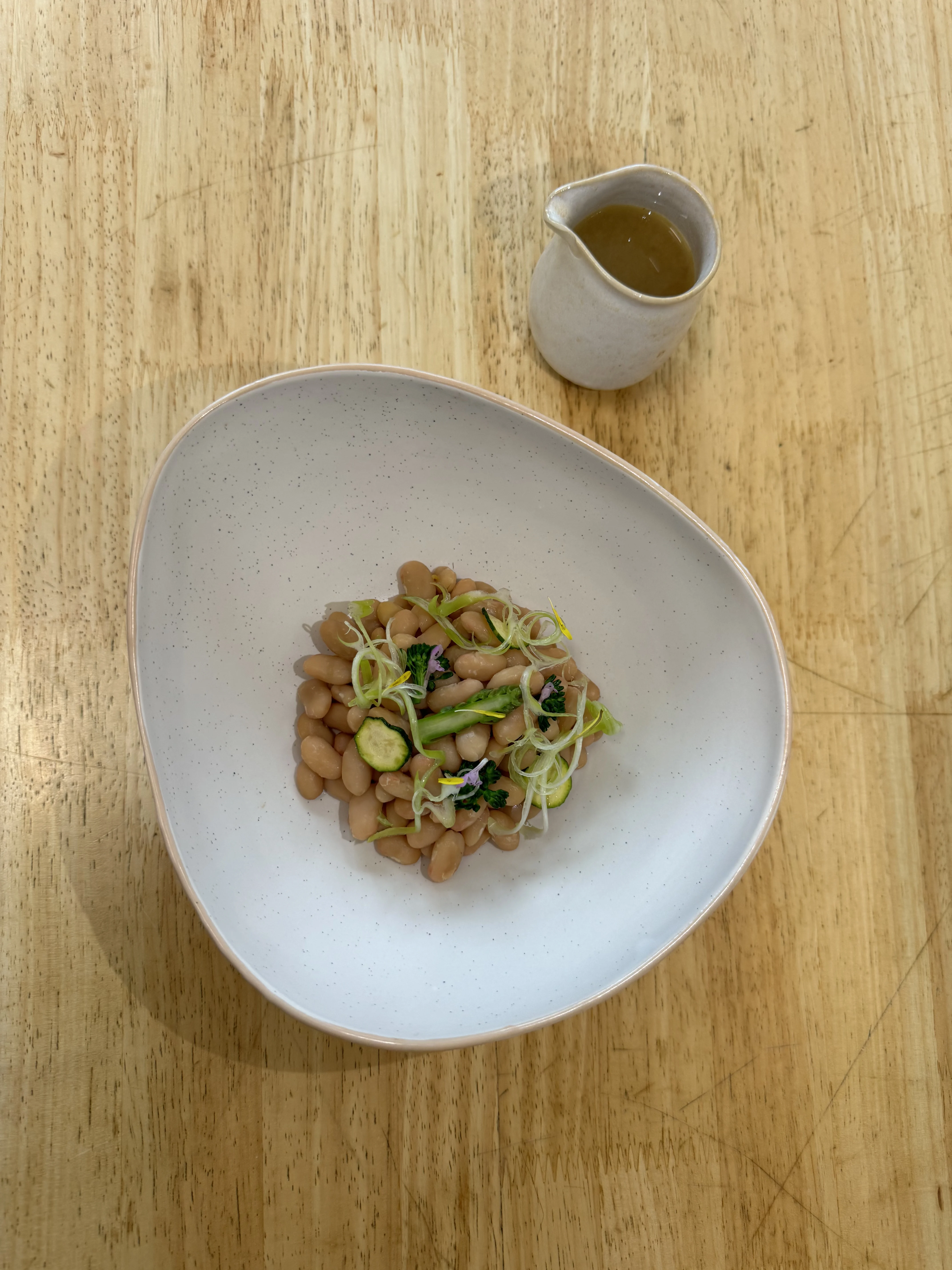alubias-con-dashi-de-tomate-y-vegetales