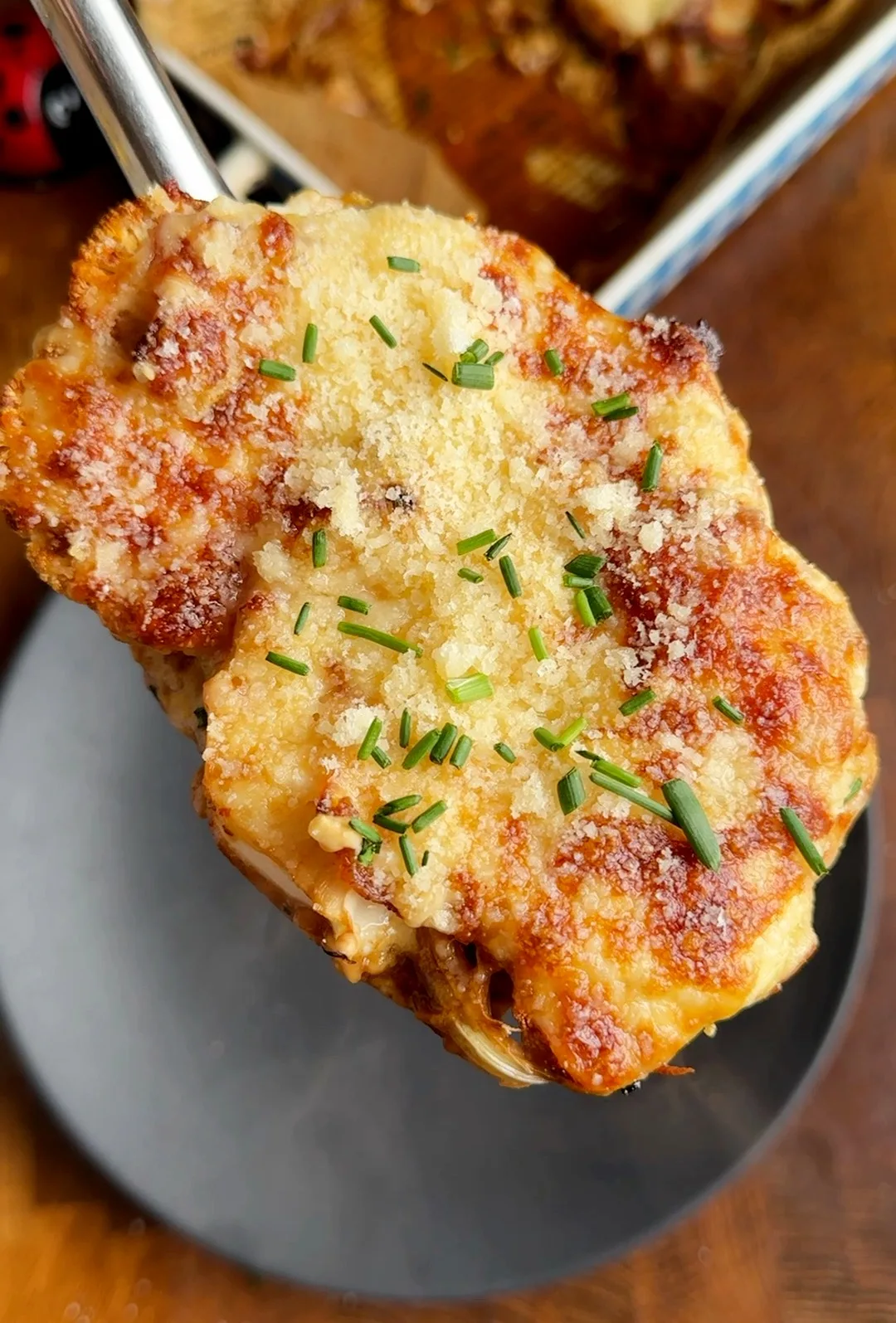 cheesy-cauliflower-steaks-with-bacon
