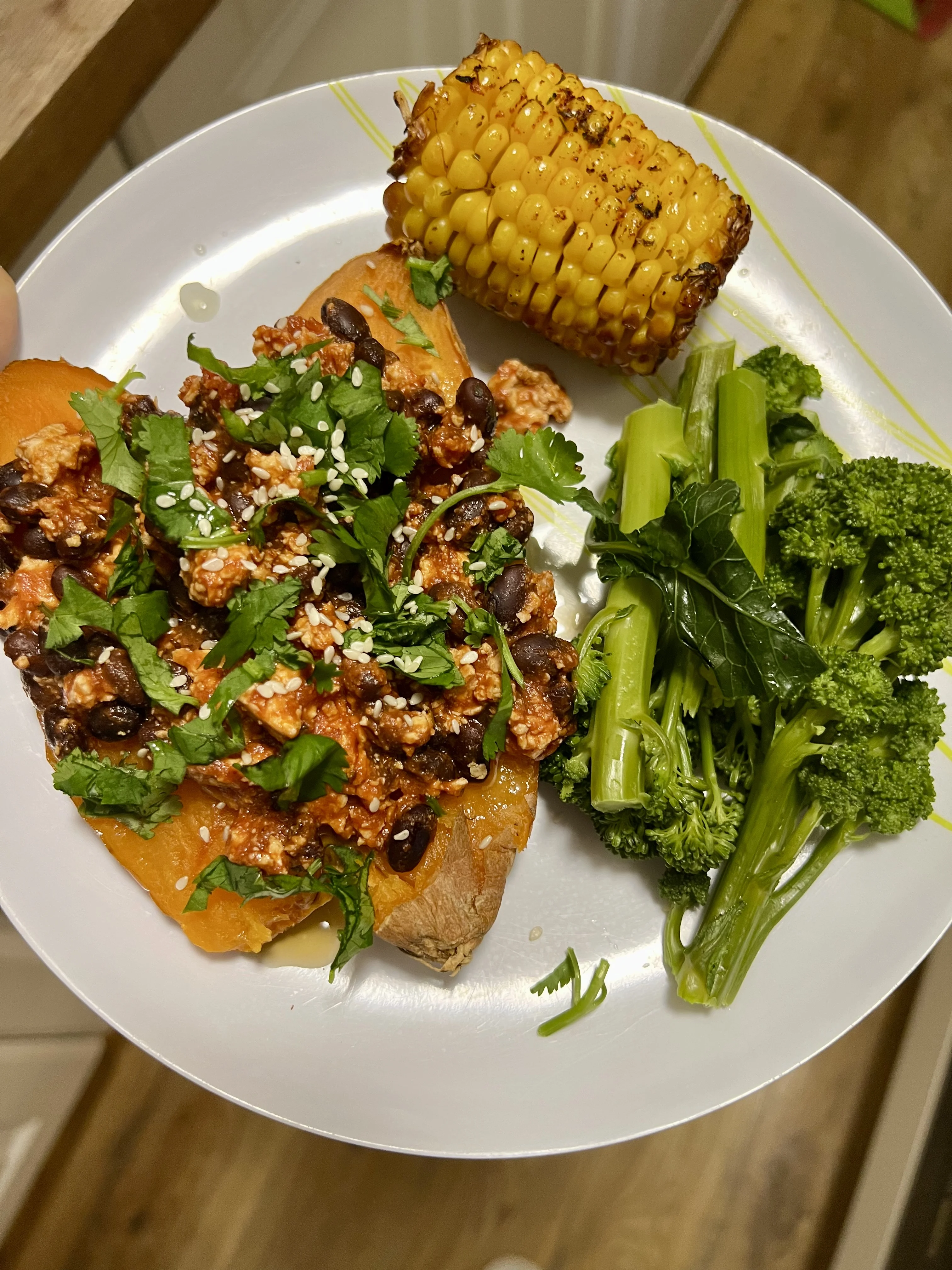 roasted-sweet-potato-boats-with-vegetarian-chili-sin-carne