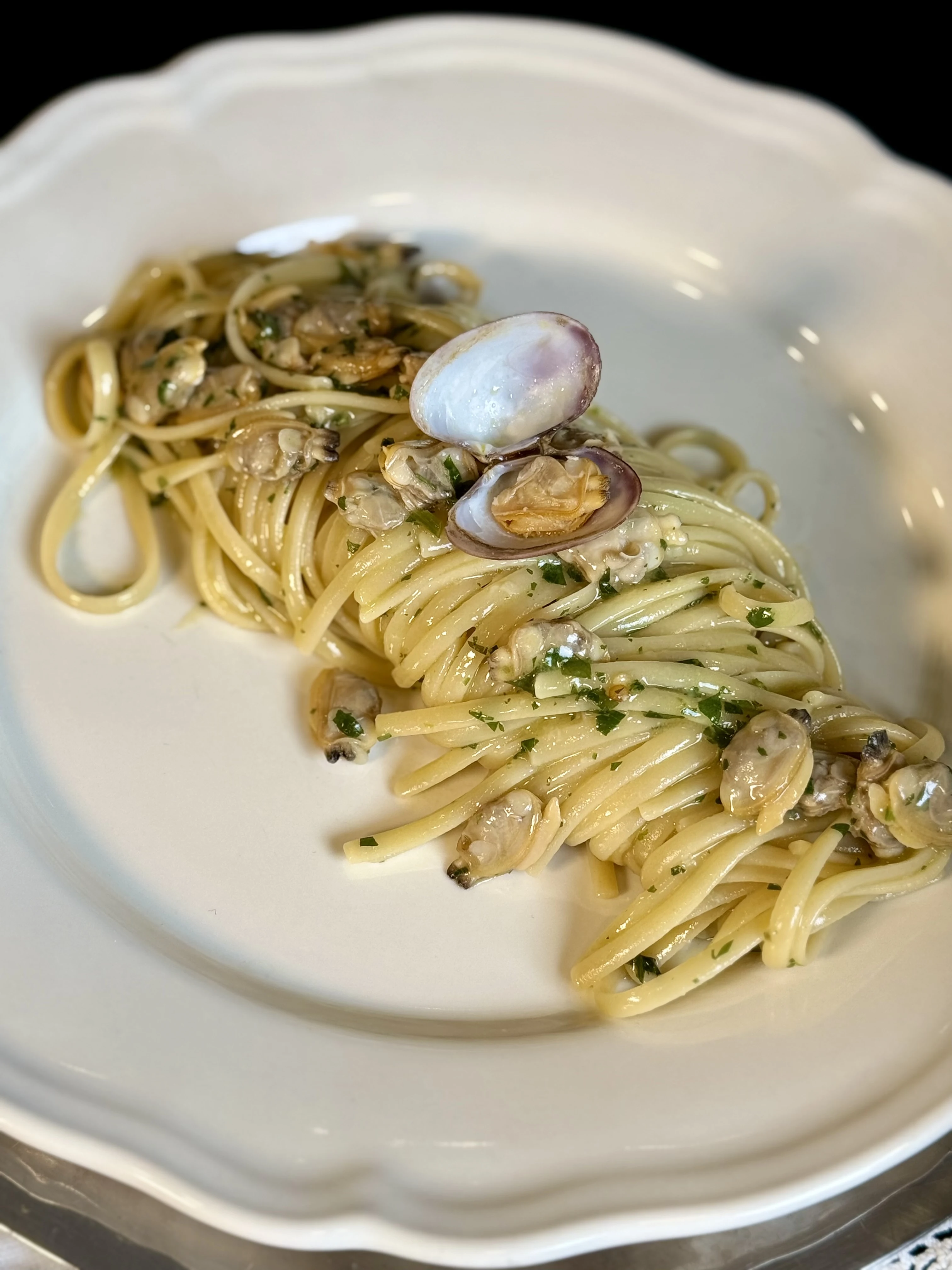 linguine-with-clams-(linguine-alle-vongole)