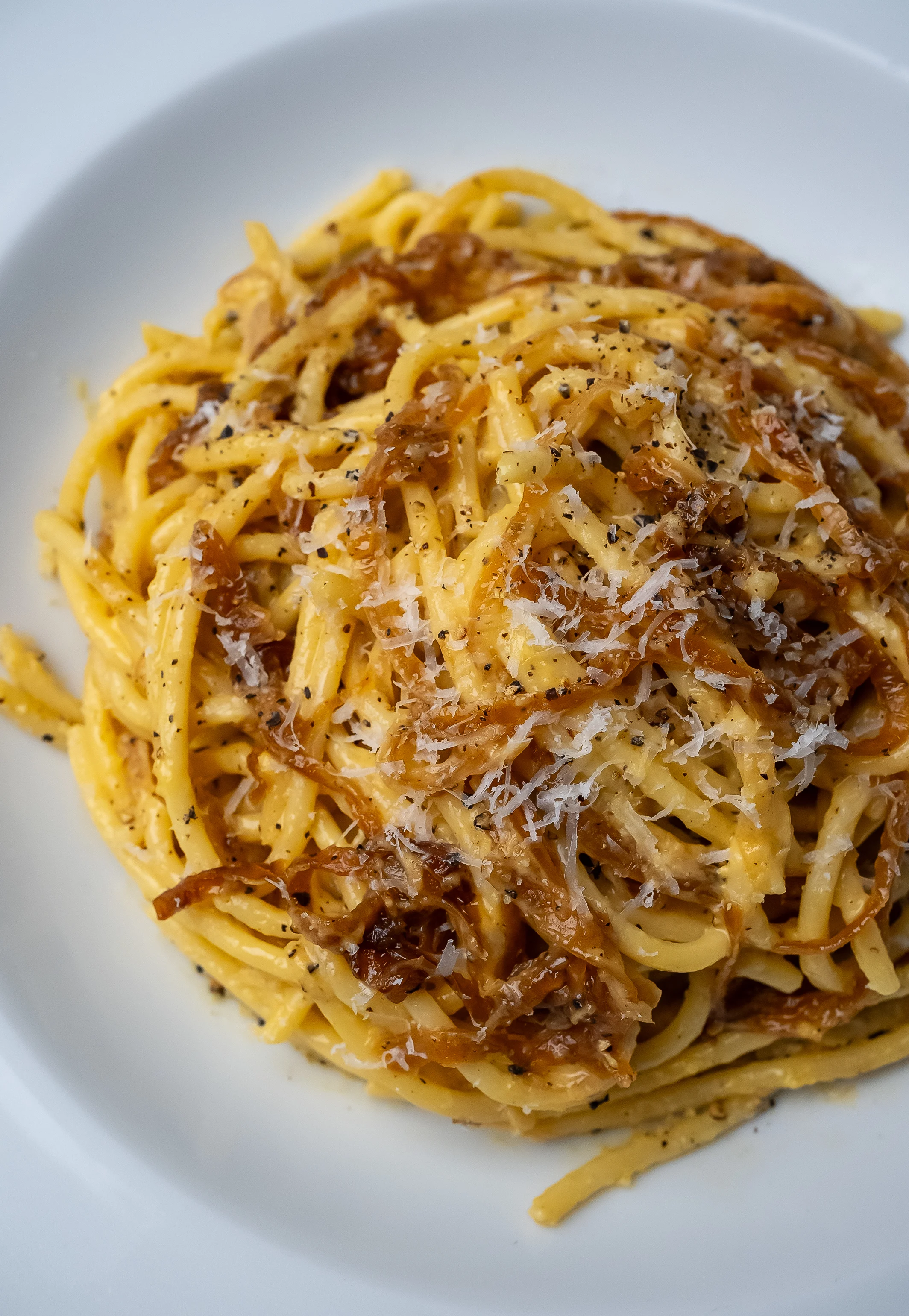 spaghetti-with-caramelized-onions-carbonara-style
