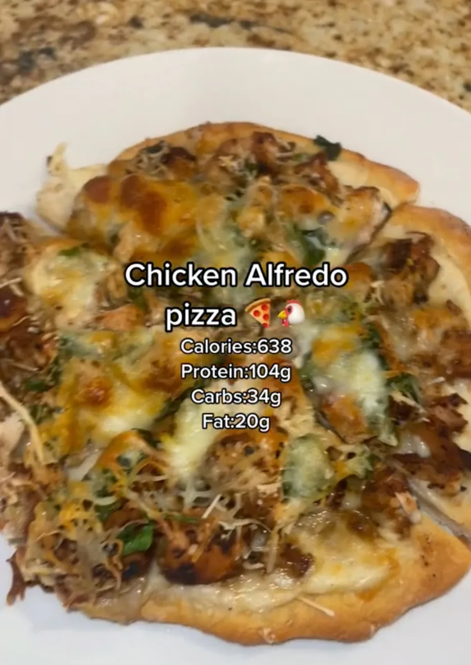 keto-chicken-alfredo-pizza
