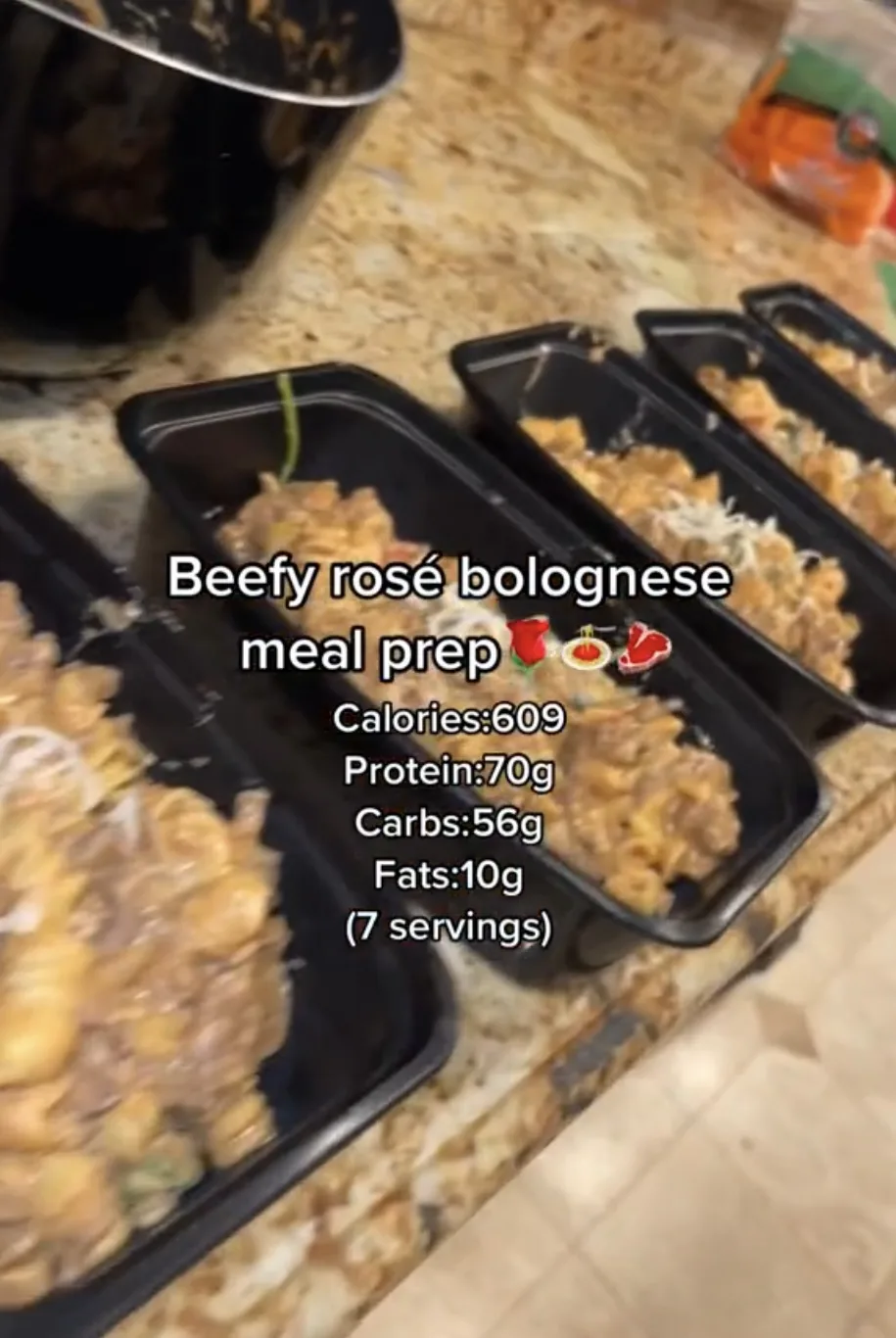 beefy-rose-bolognese-meal-prep