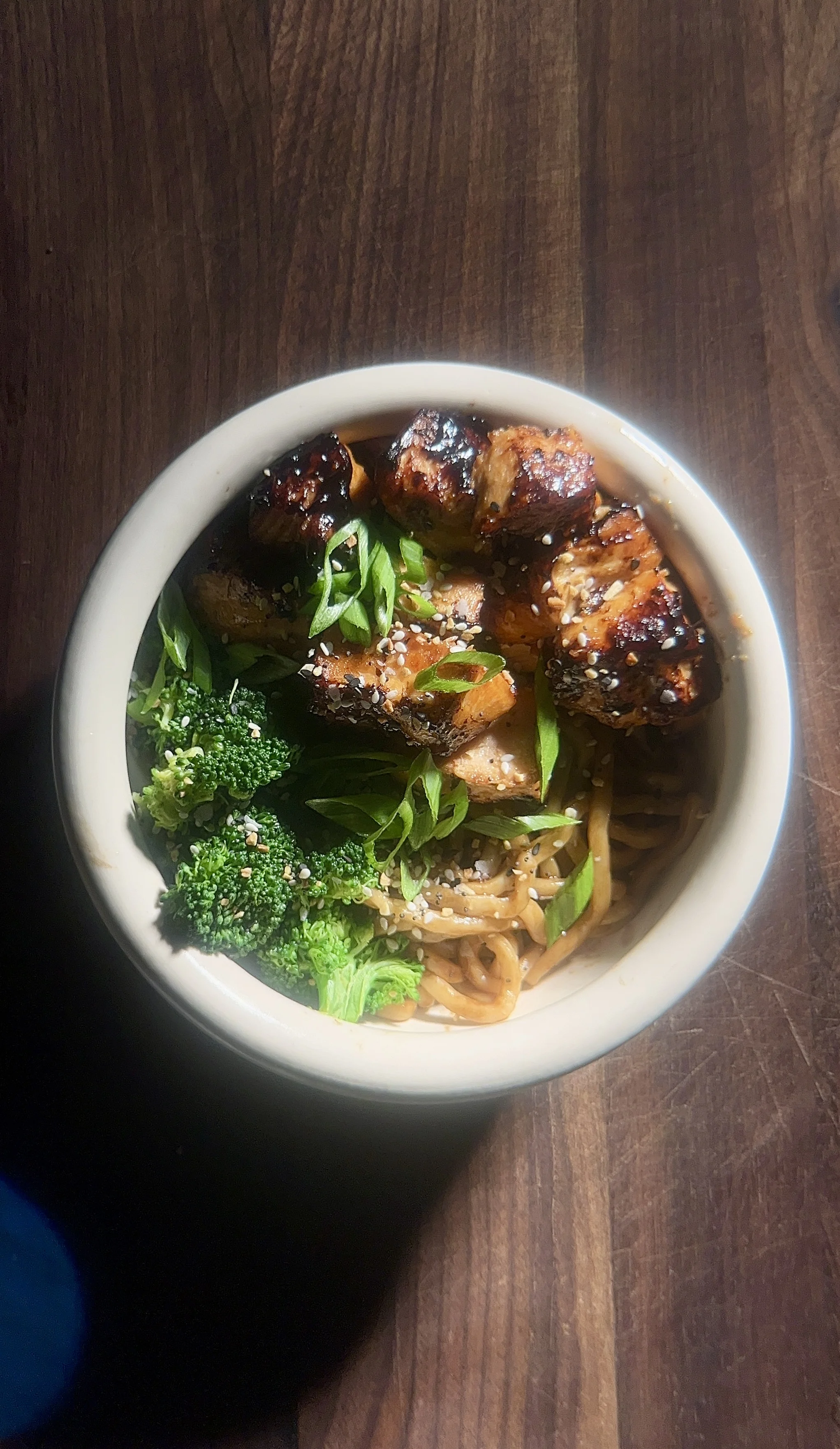 15-minute-salmon-noodle-bowl