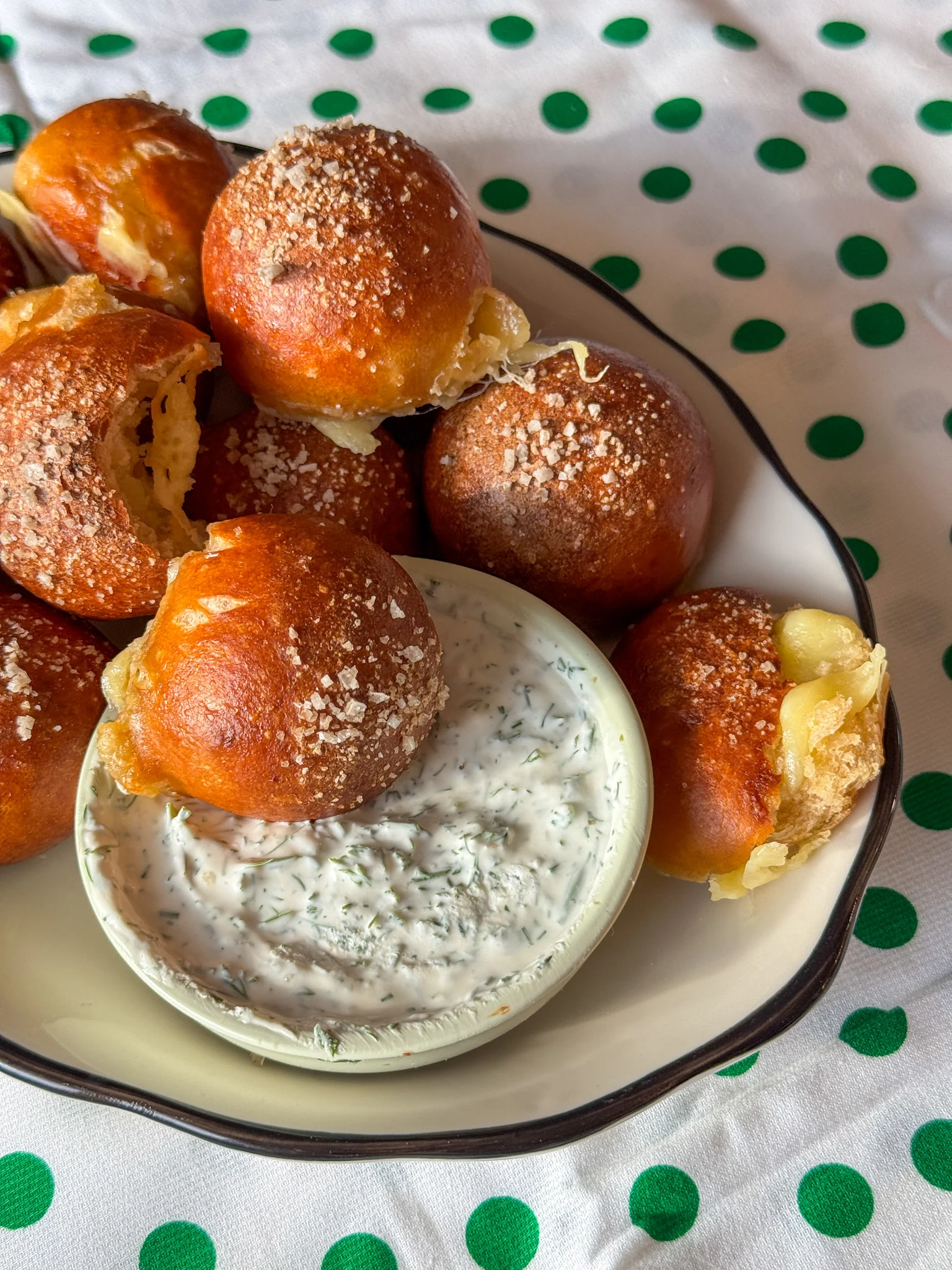 cheddar-stuffed-pretzel-bites