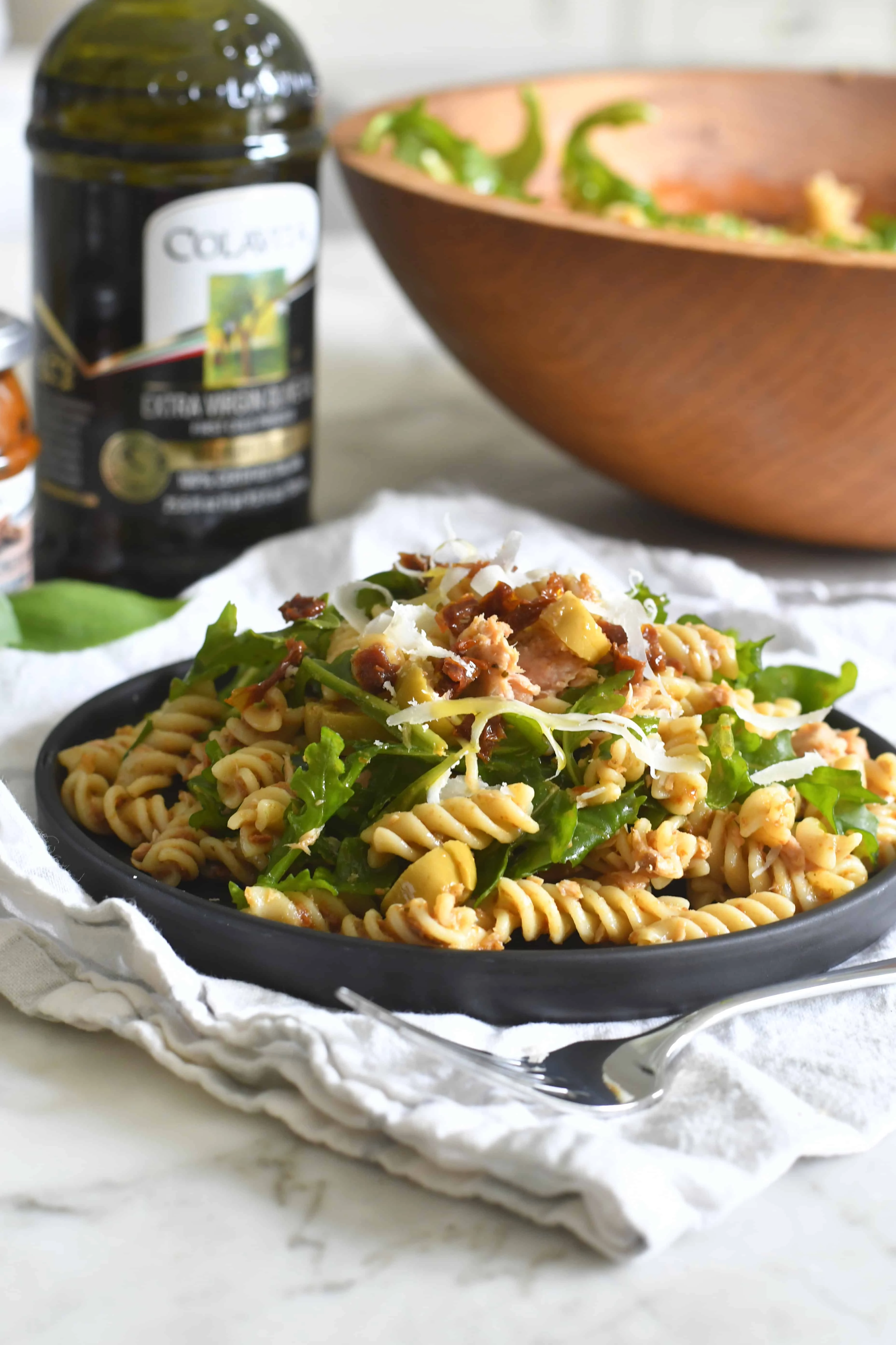 italian-summer-pasta-salad-with-sun-dried-tomatoes-pesto