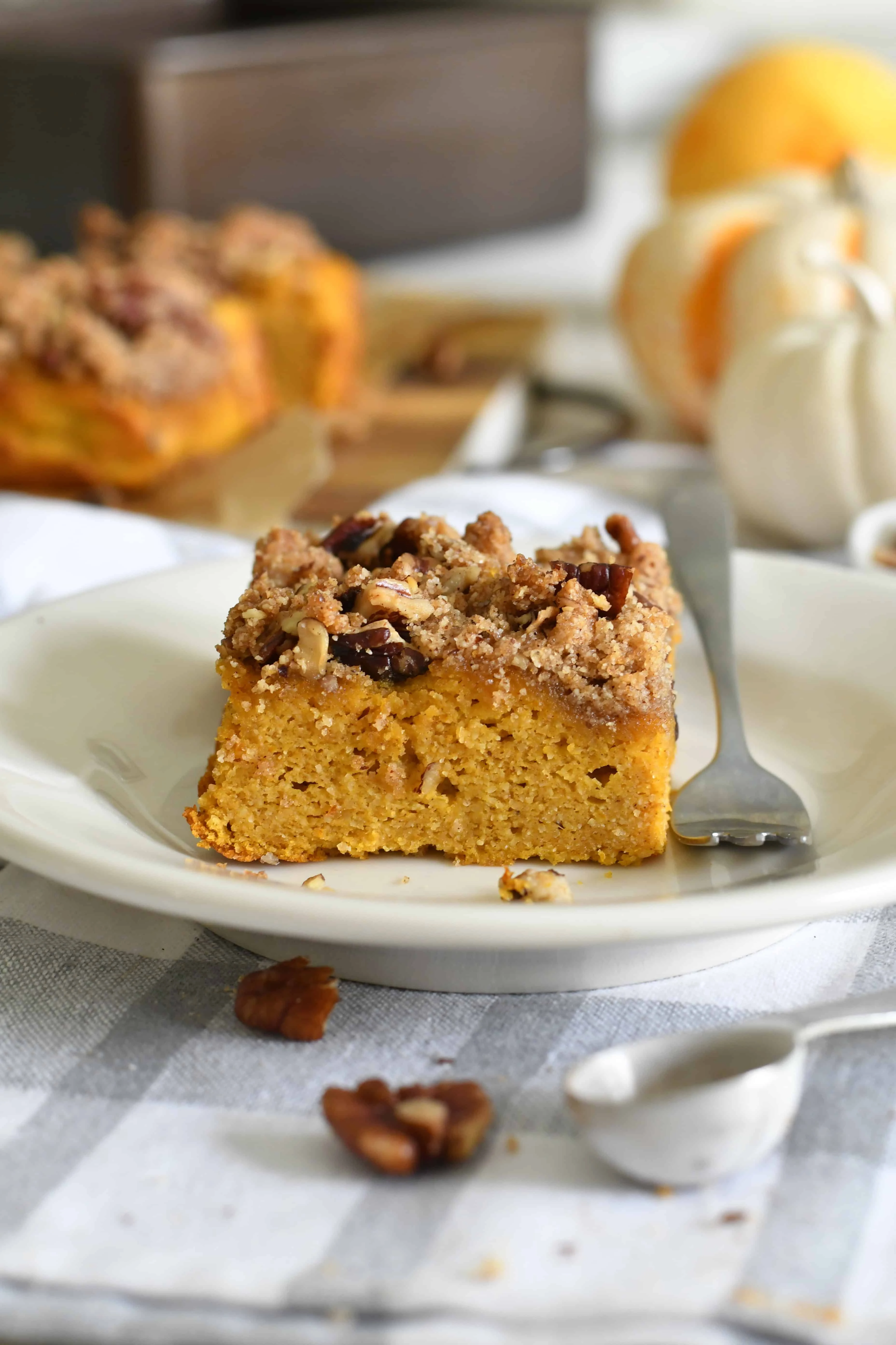 gluten-free-pumpkin-cake-with-pecan-crumble