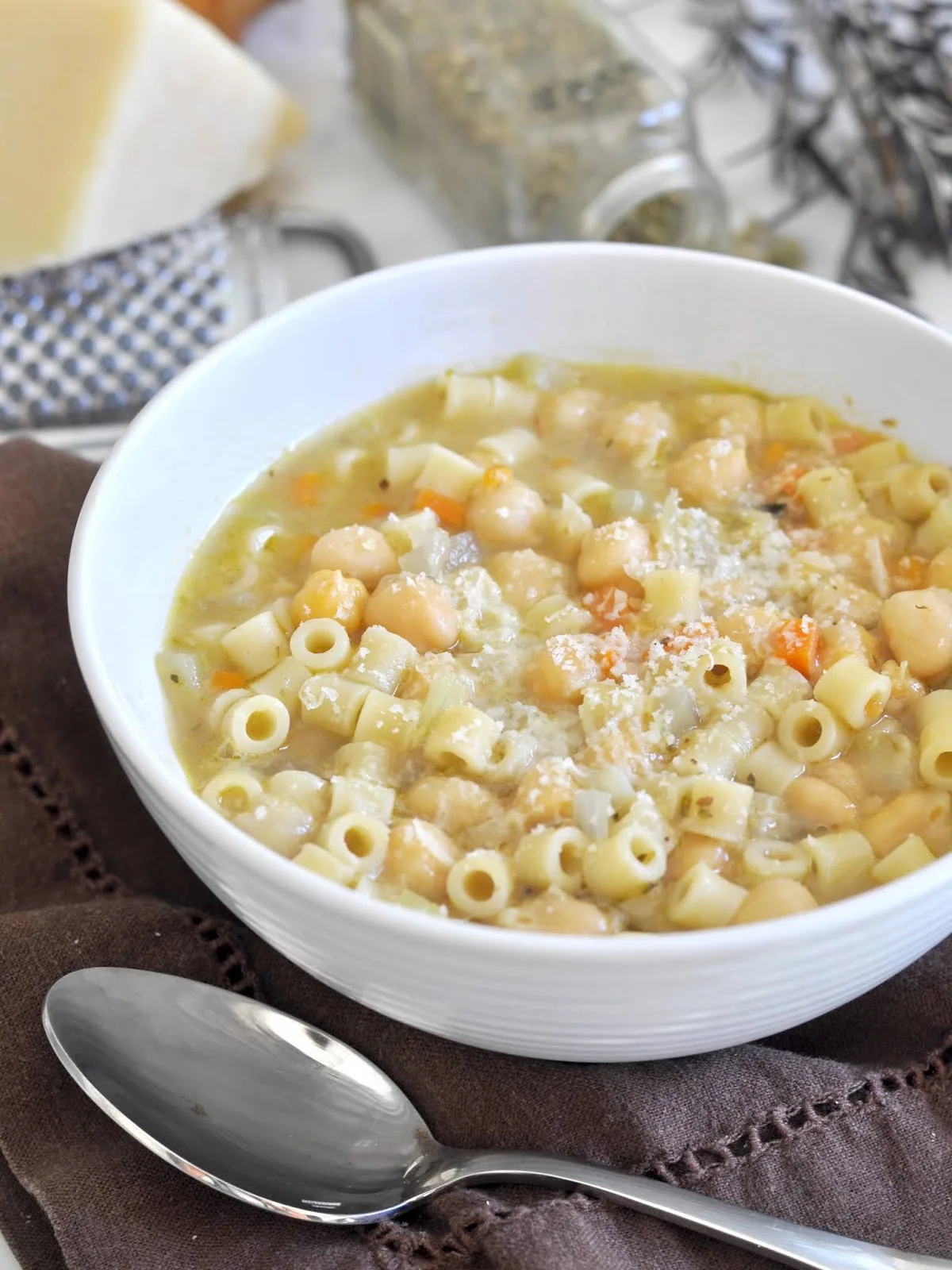 easy-pasta-e-ceci-(italian-pasta-and-chickpea-soup)