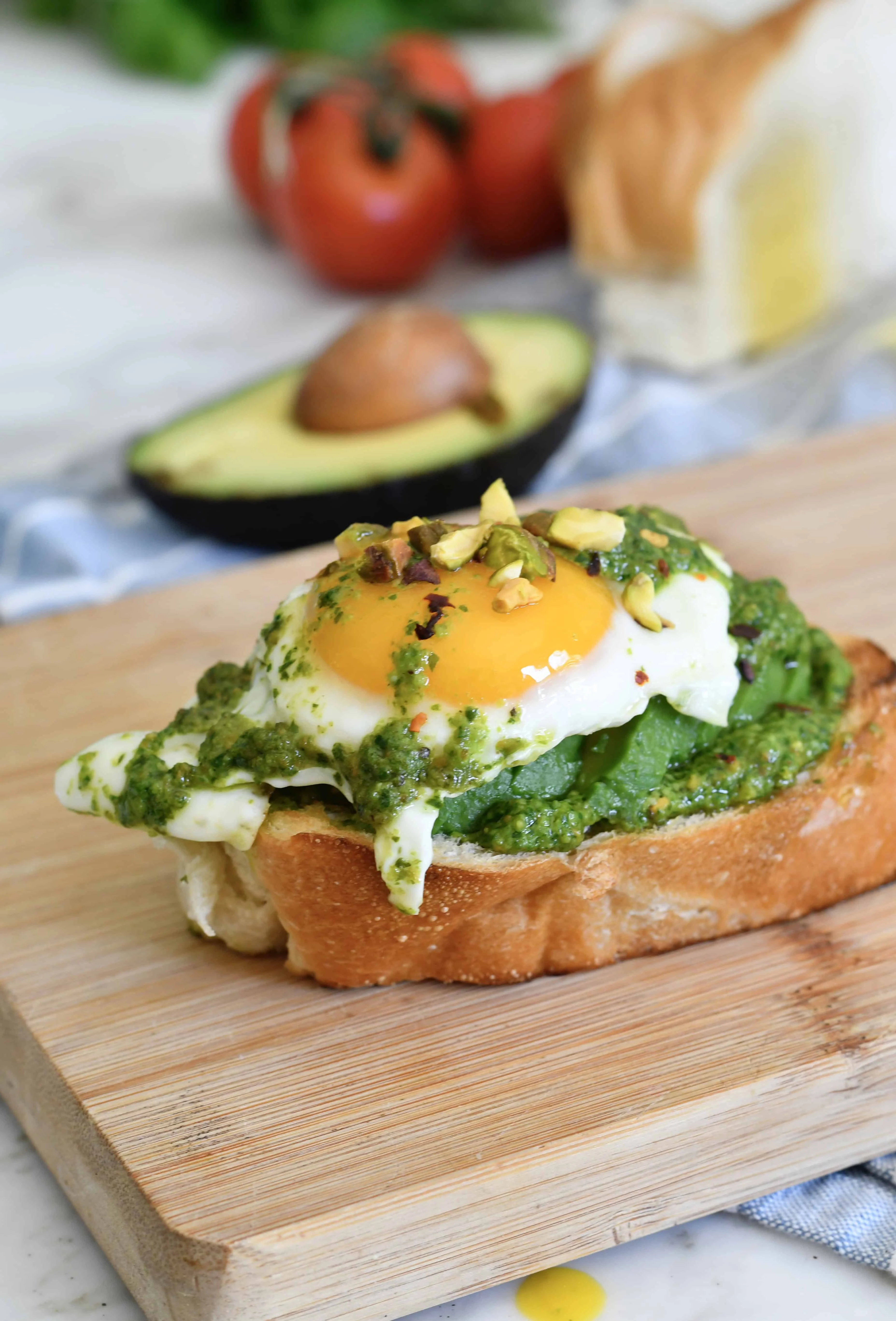 avocado-and-egg-toast-with-spinach-pistachio-pesto