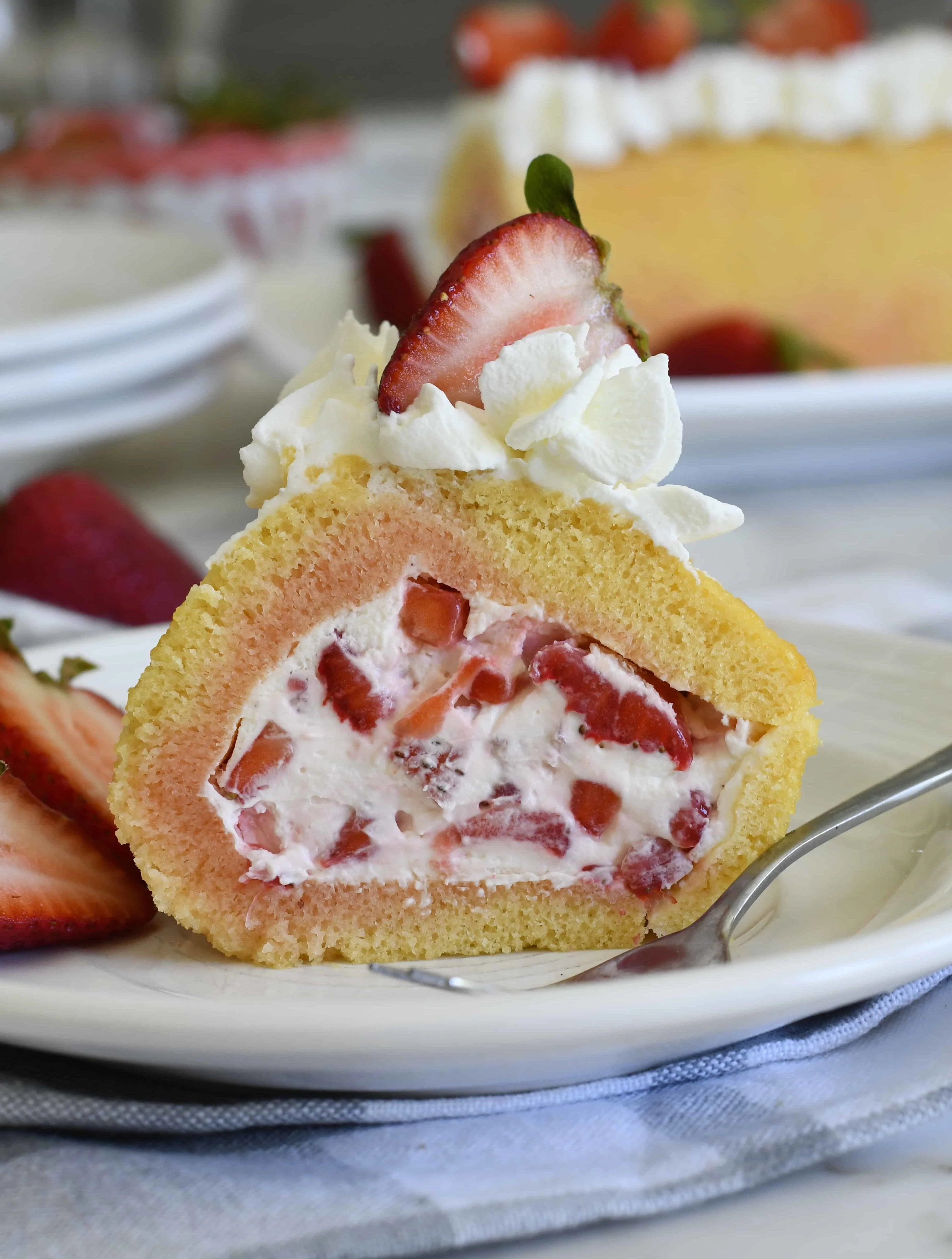 strawberry-and-mascarpone-cream-roll-cake
