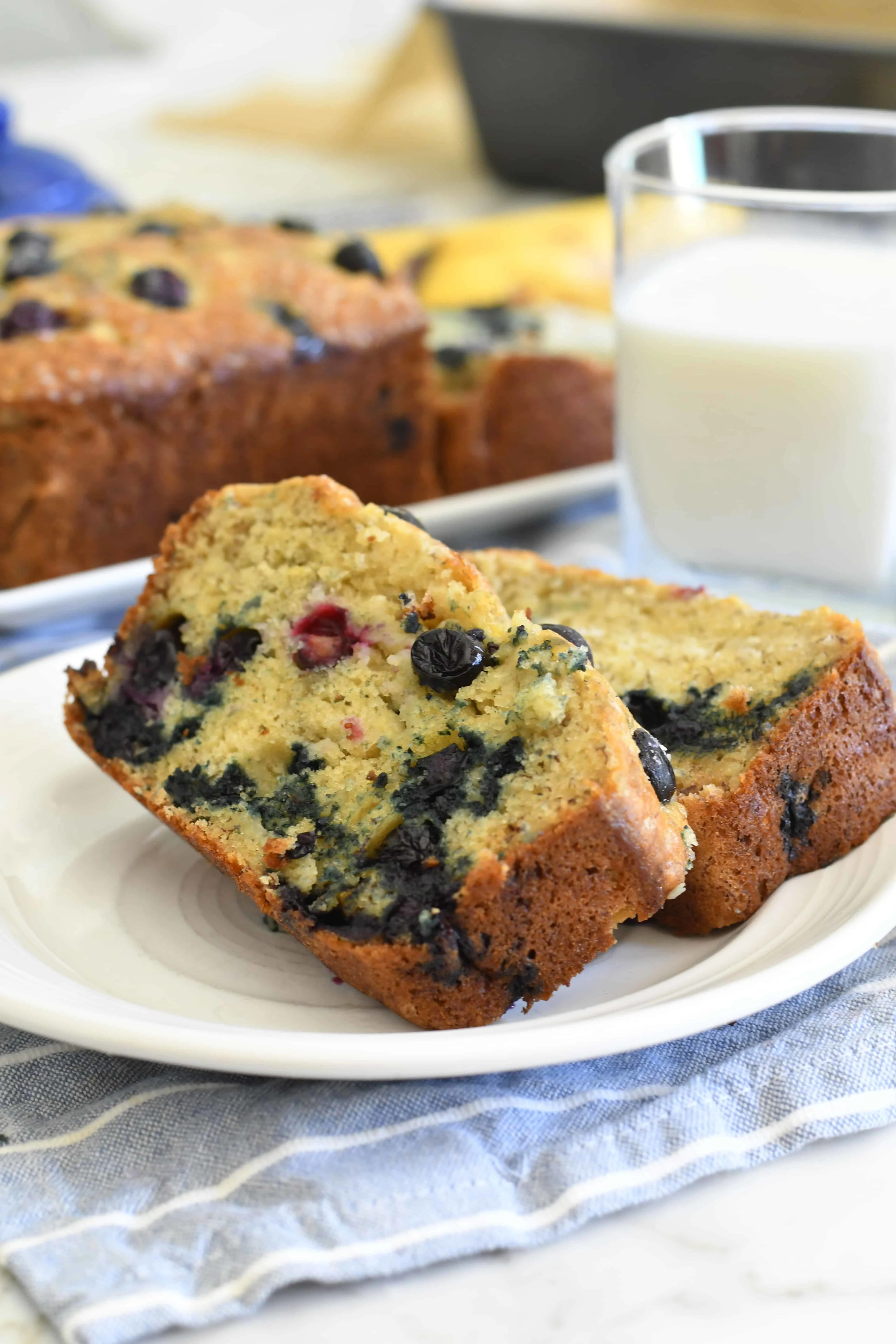 irresistibly-moist-and-soft-blueberry-banana-bread