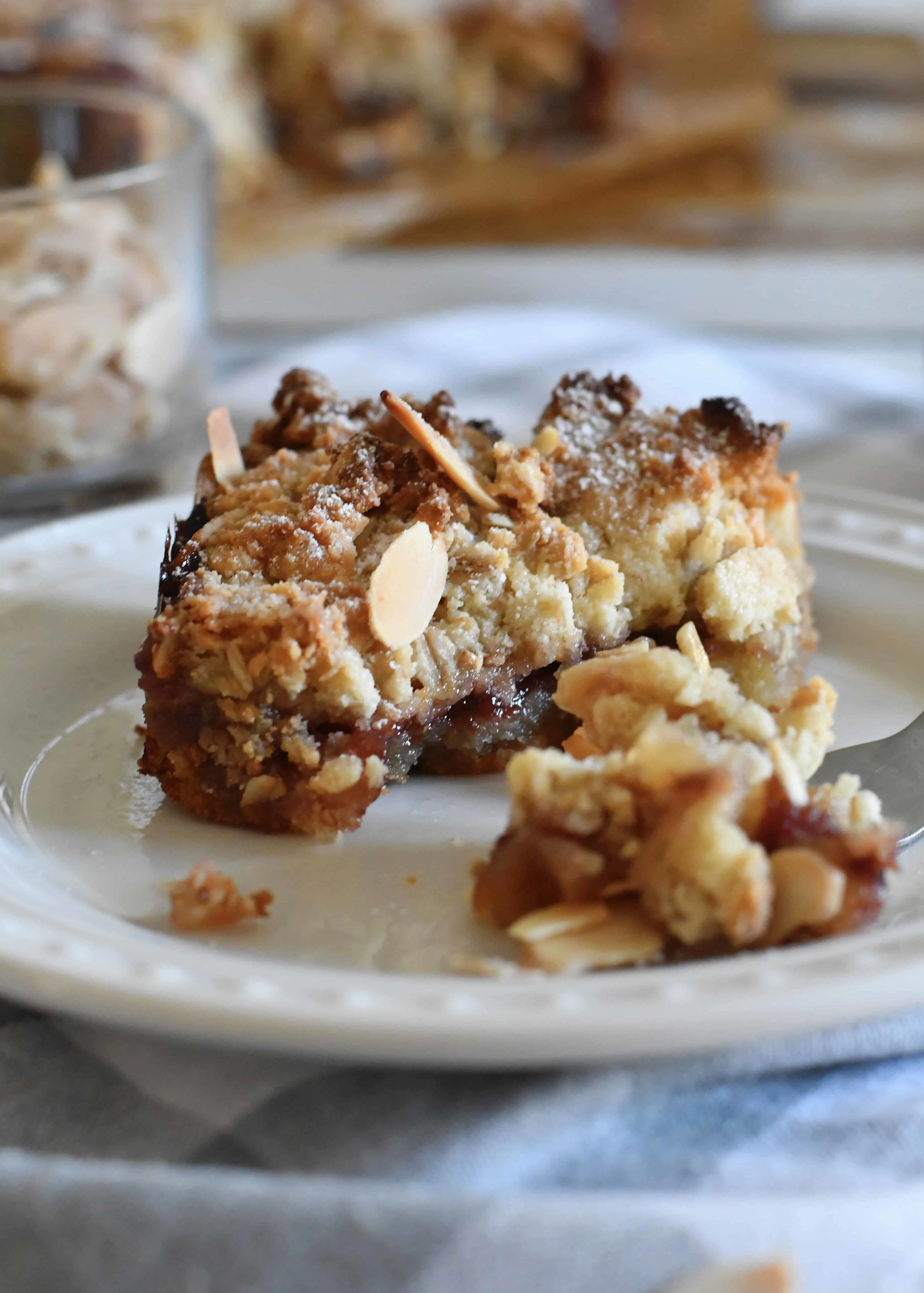 almond-crumble-with-fruit-jam-gluten-free-(sbriciolata-di-mandorle)