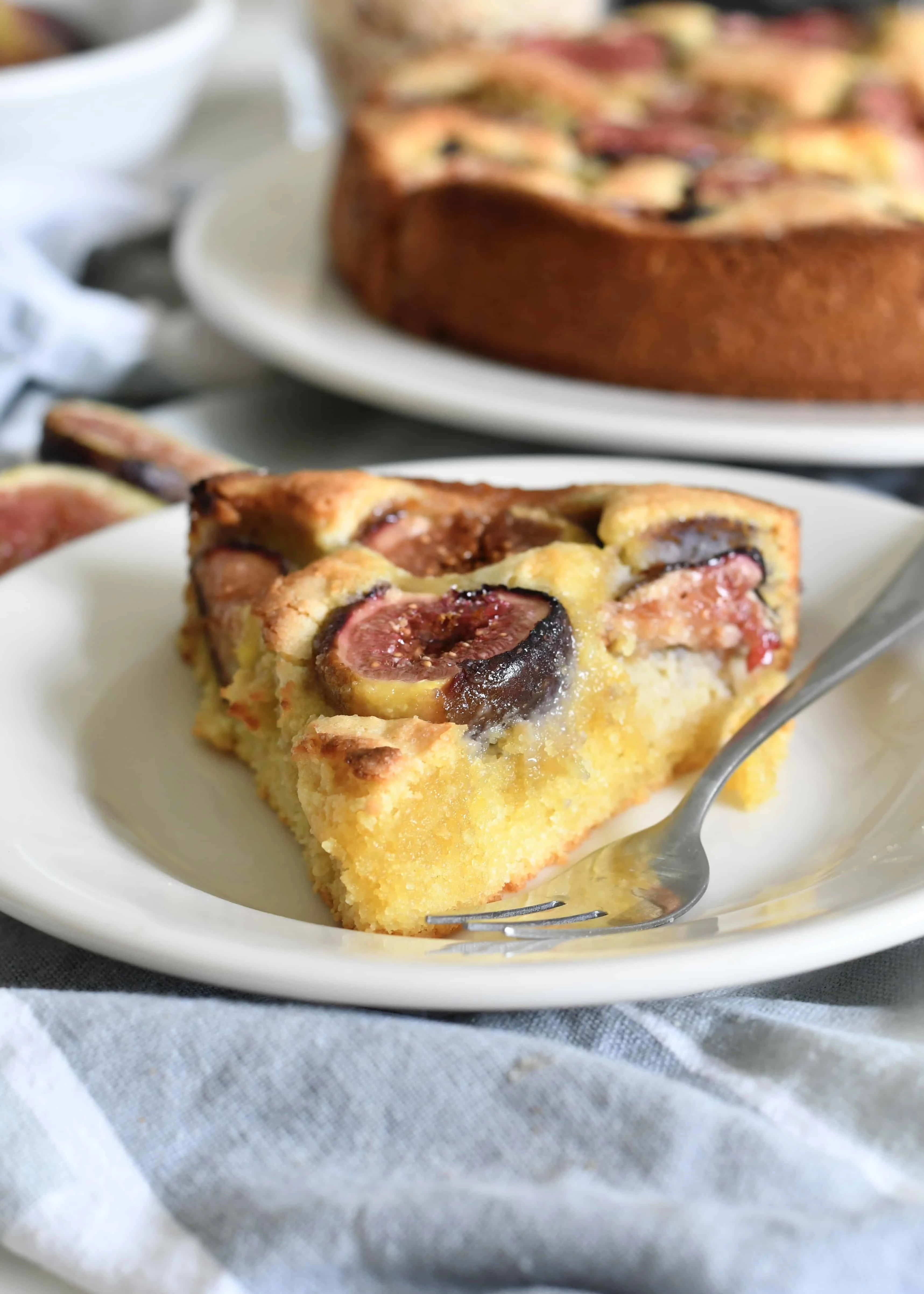gluten-free-soft-and-moist-almond-and-figs-cake