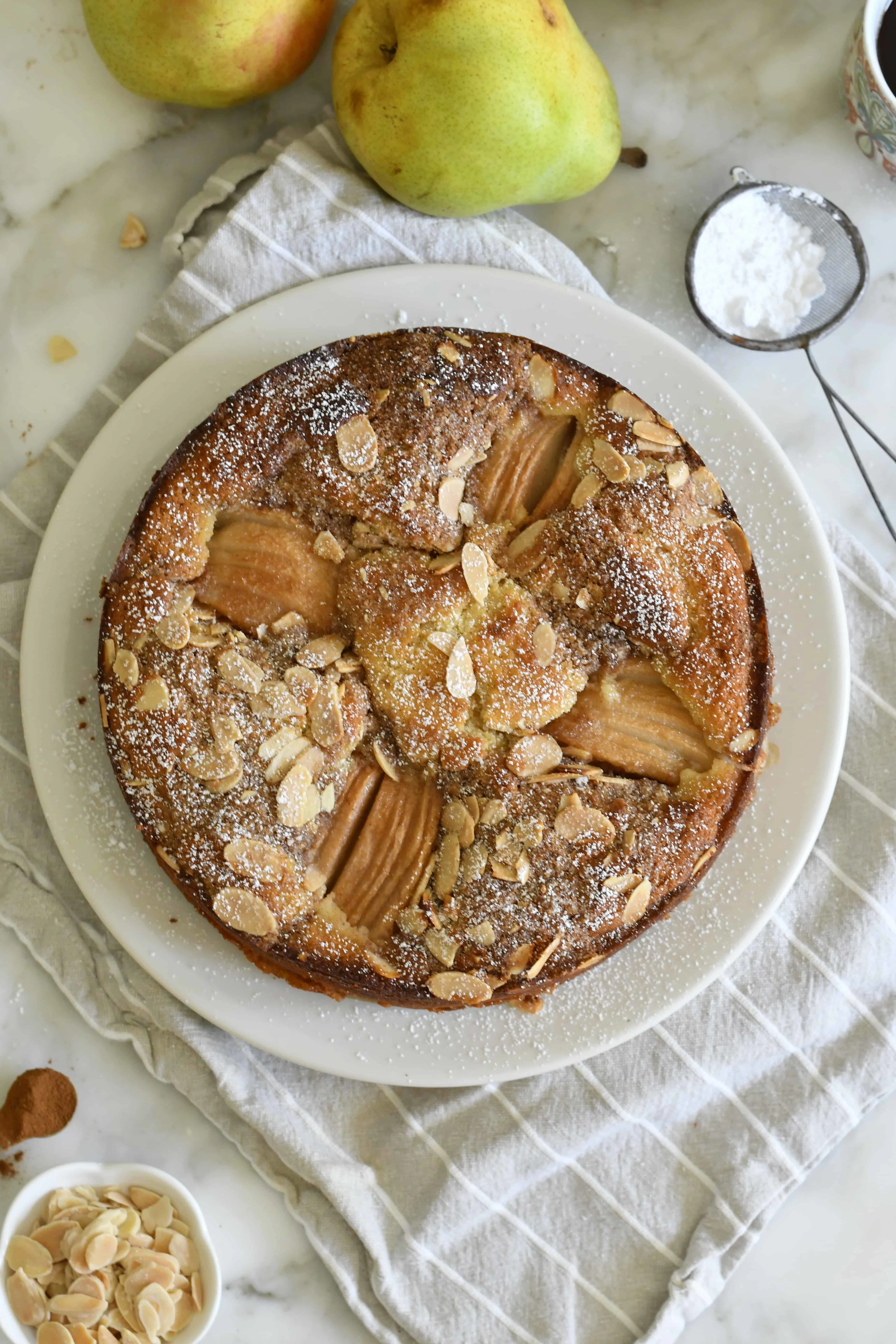 gluten-free-pear-and-almond-crunch-cake