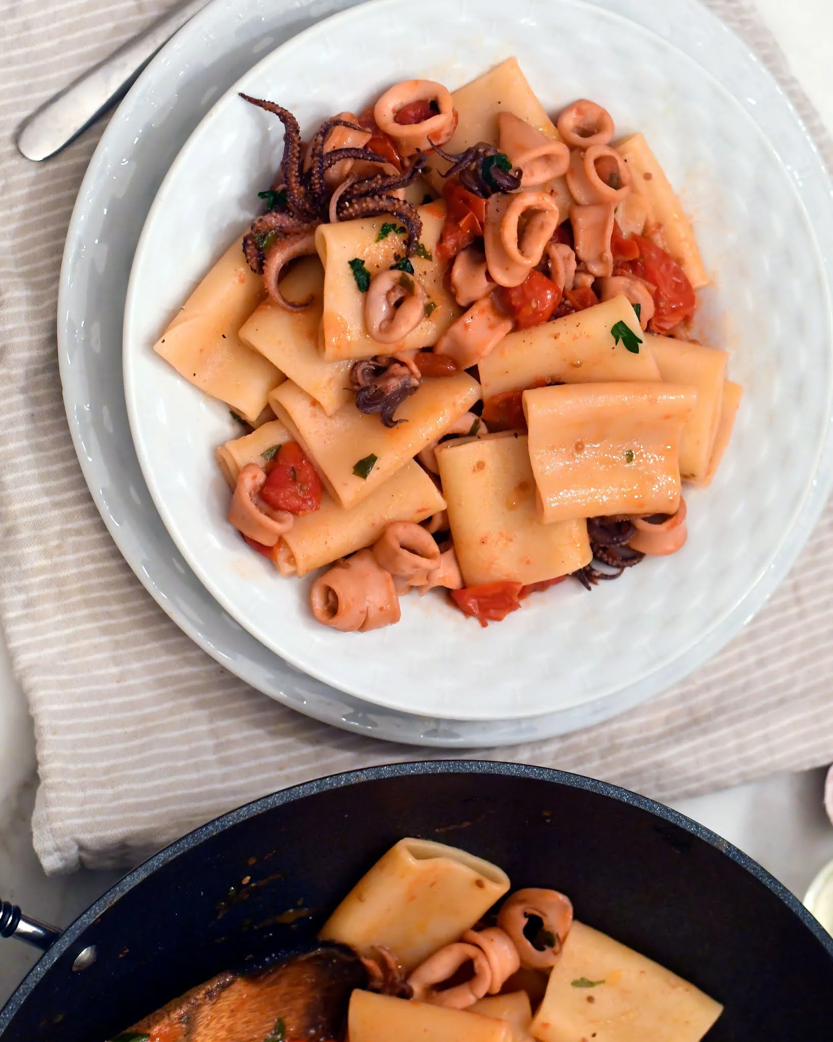 authentic-italian-pasta-with-calamari-sauce