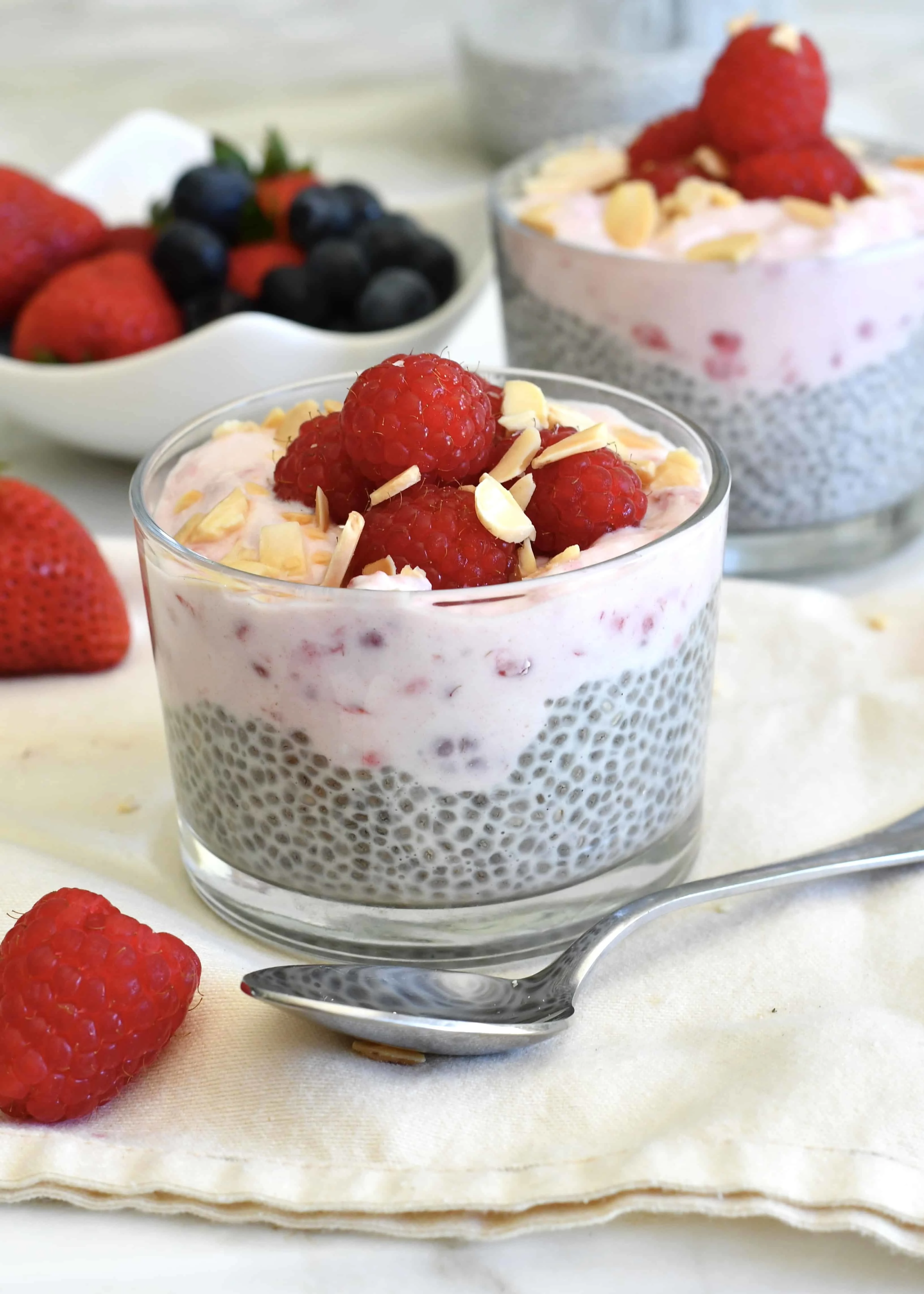 creamy-raspberry-chia-seeds-pudding