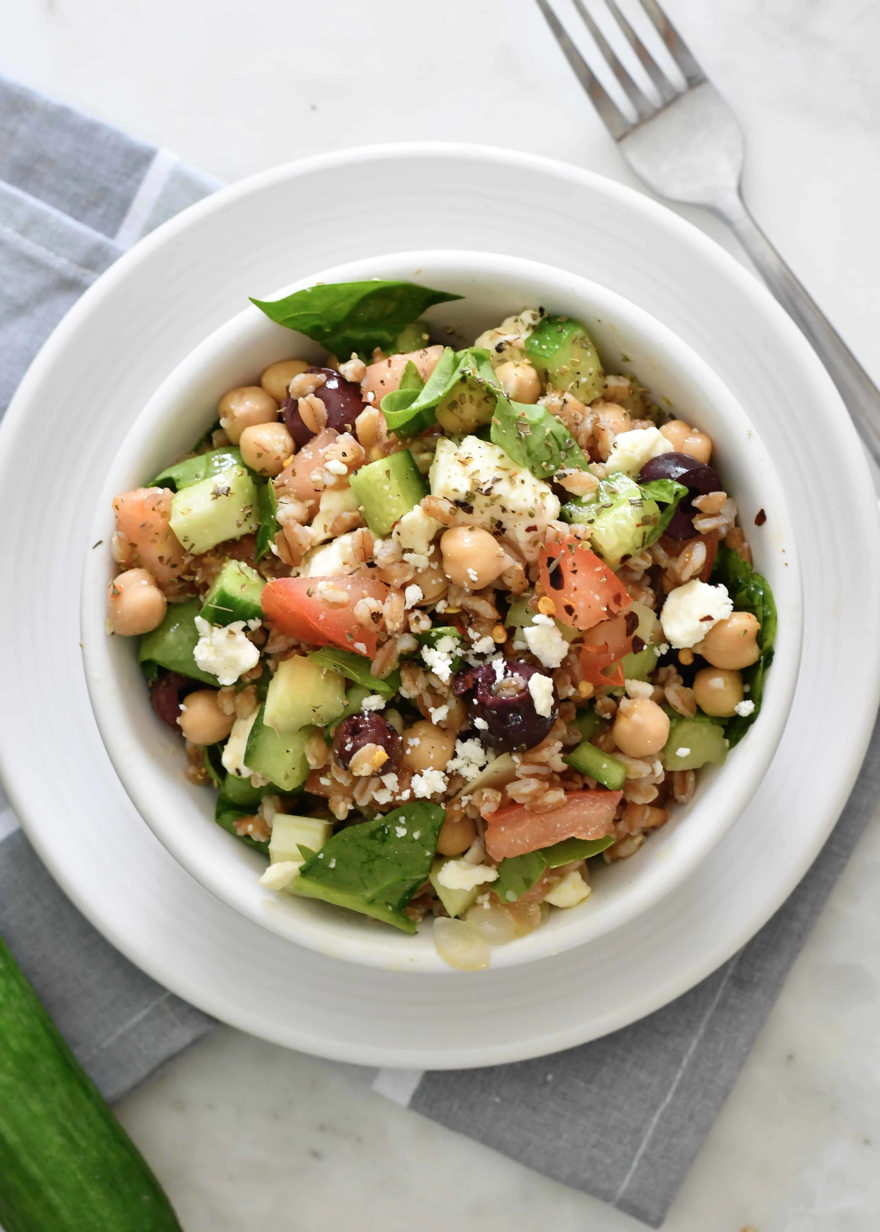 healthy-fresh-and-filling-greek-style-summer-farro-salad