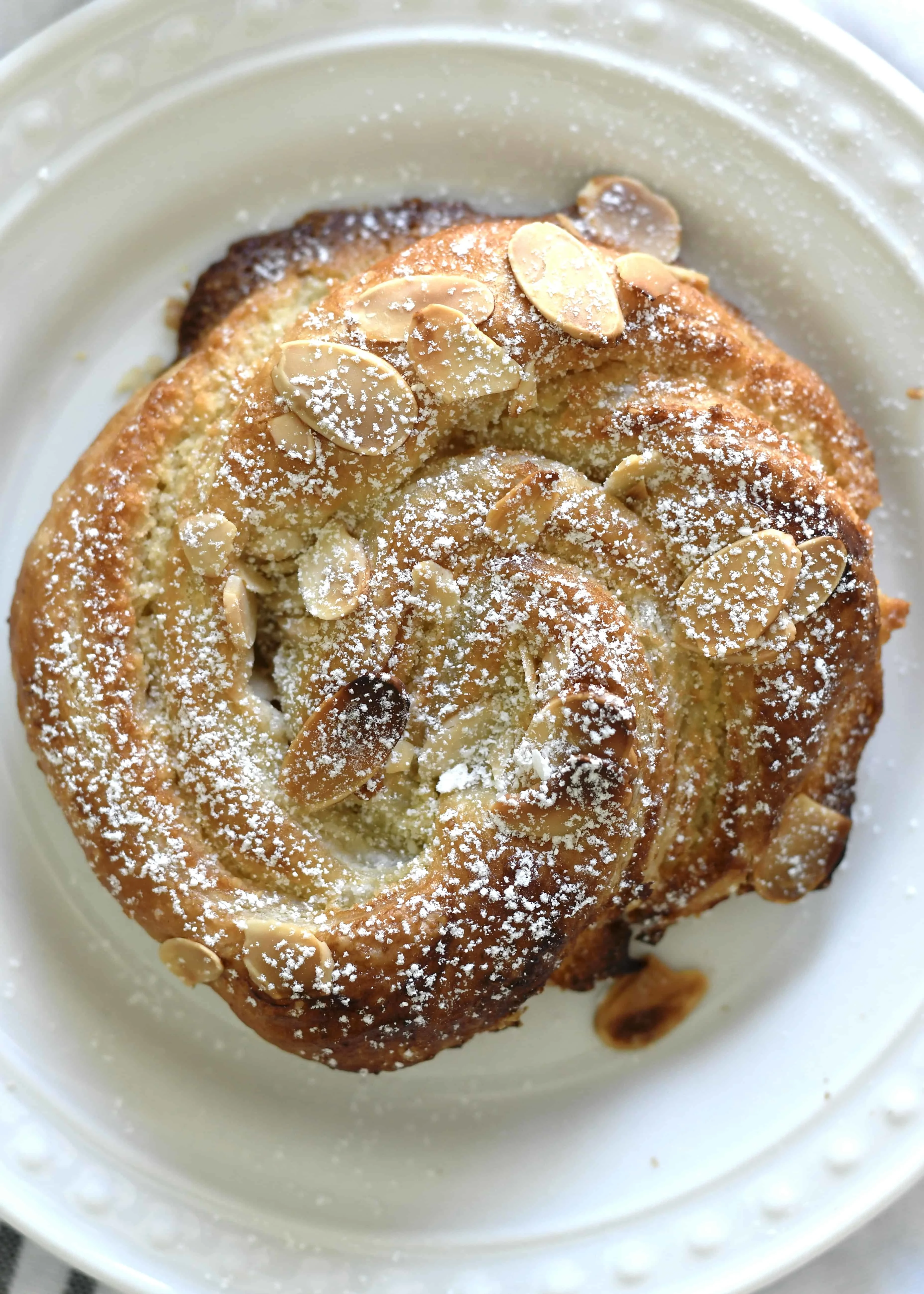 almond-swirl-pastries-(girelle-alle-mandorle)
