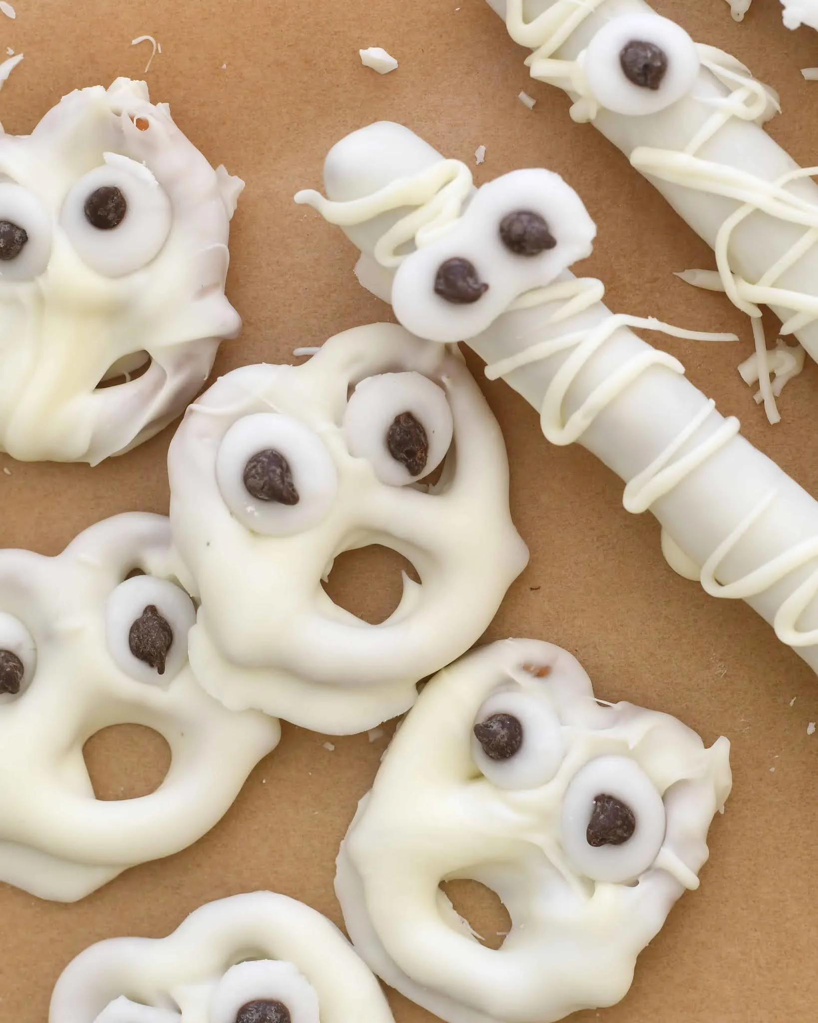 halloween-mummy-and-ghost-chocolate-pretzels
