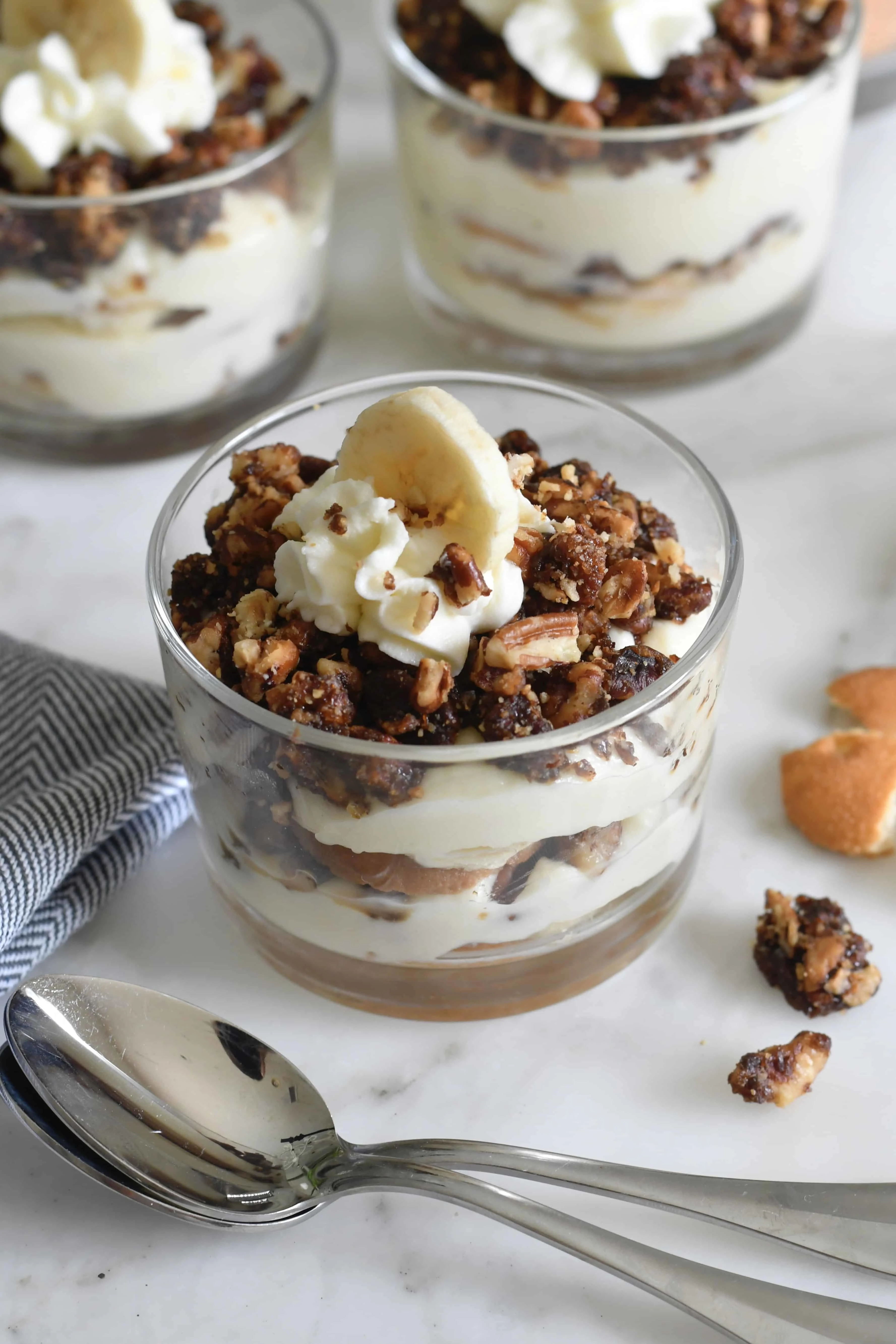 banana-trifle-with-mascarpone-cream-and-caramelized-pecans