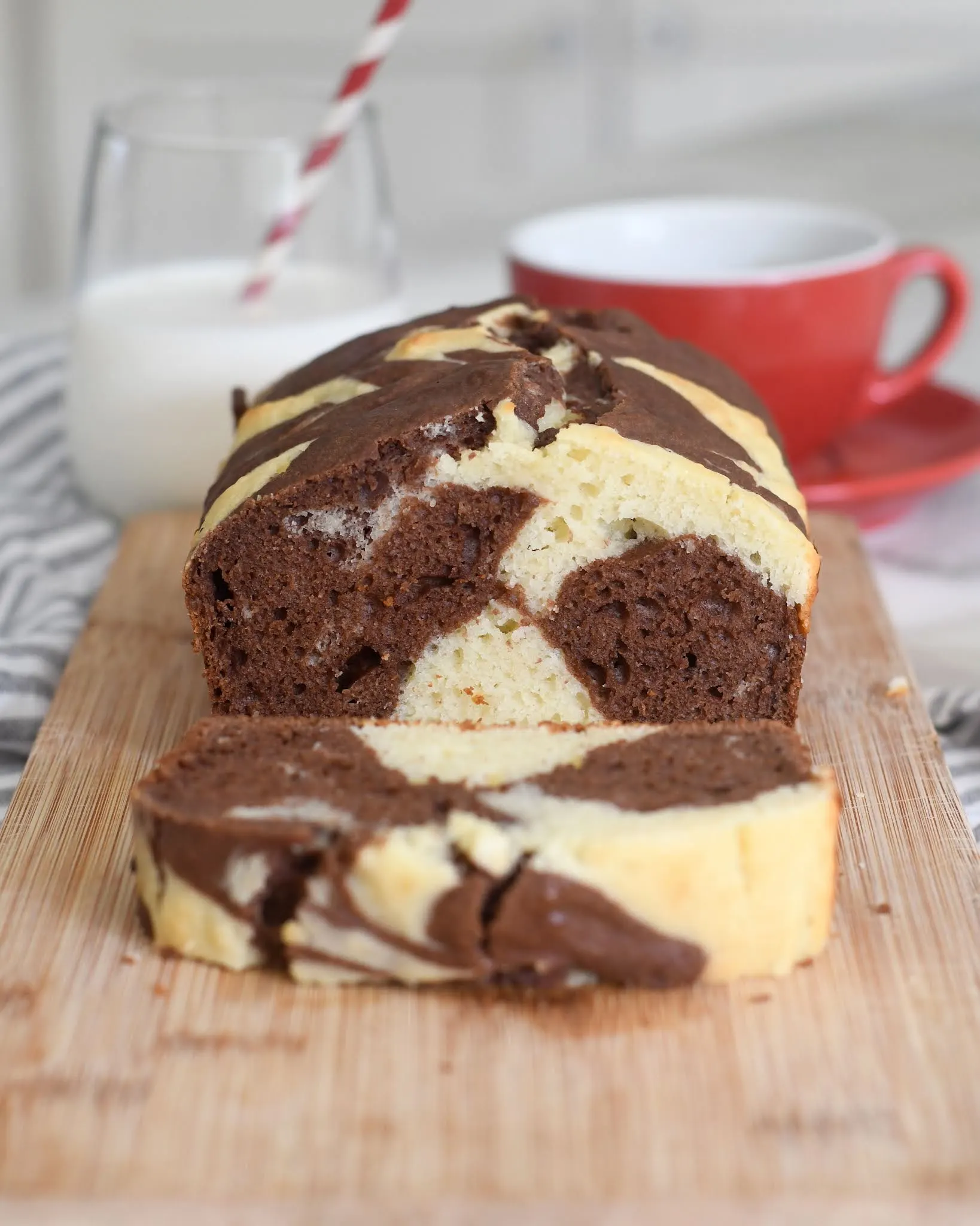 soft-moist-and-easy-to-make-vanilla-and-chocolate-marble-loaf-cake