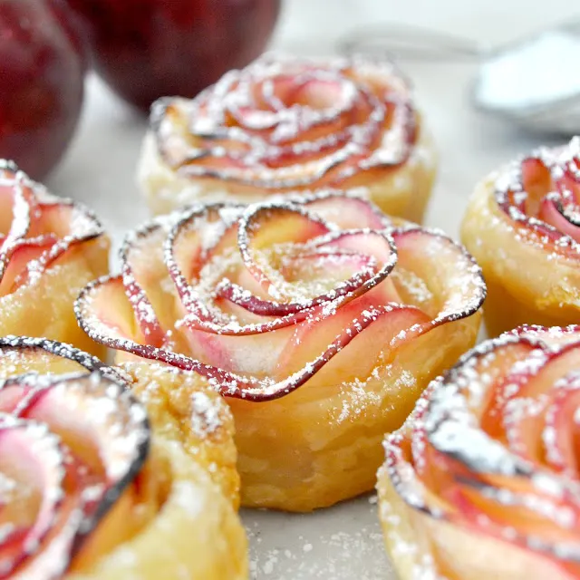 rose-shaped-apple-dessert