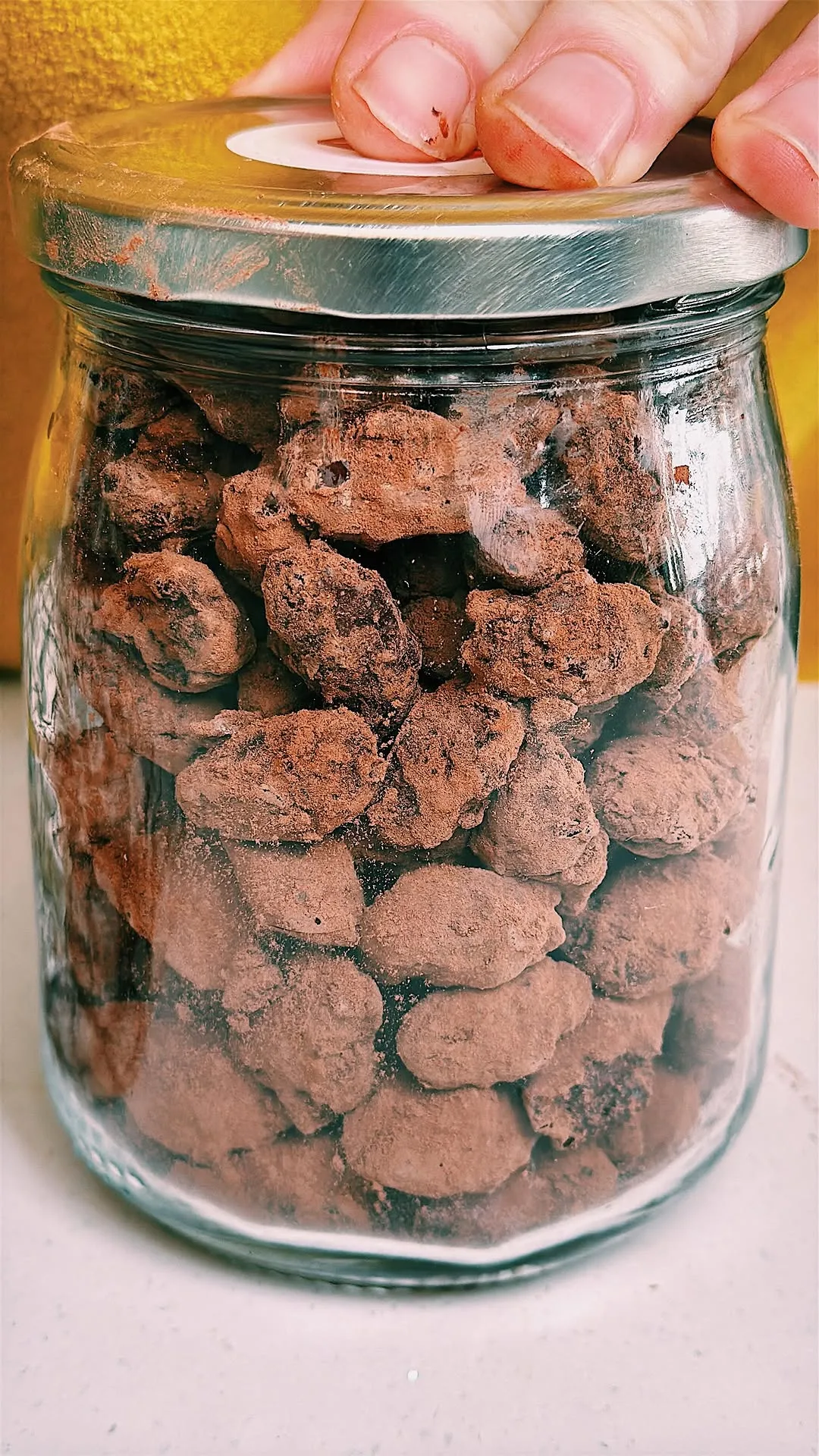 chocolate-dusted-almonds