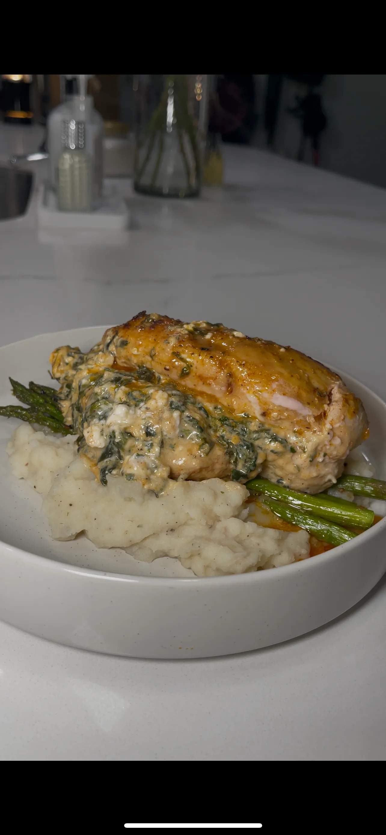 spinach-cream-cheese-stuffed-chicken