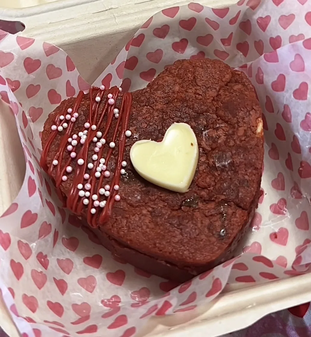 red-velvet-cream-cheese-stuffed-cookies