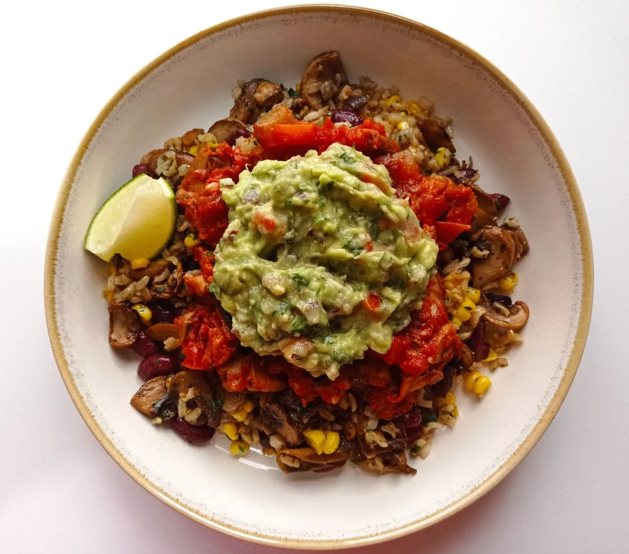 arroz-frito-con-vegetales-pisto-y-guacamole