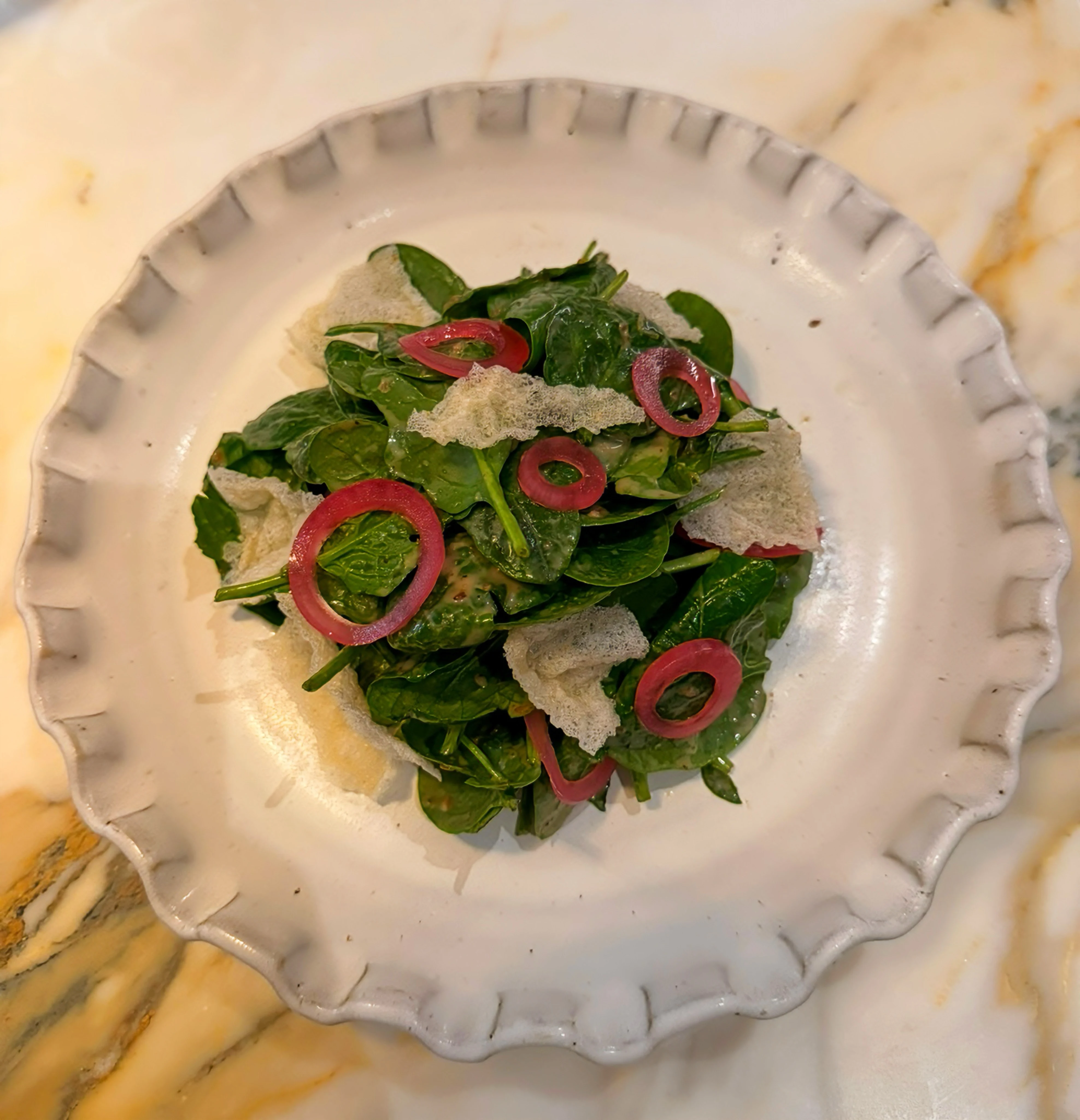 ensalada-de-espinacas-con-aderezo-de-sesamo