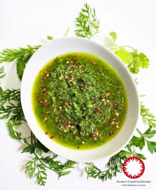 chimichurri-con-hojas-de-zanahoria